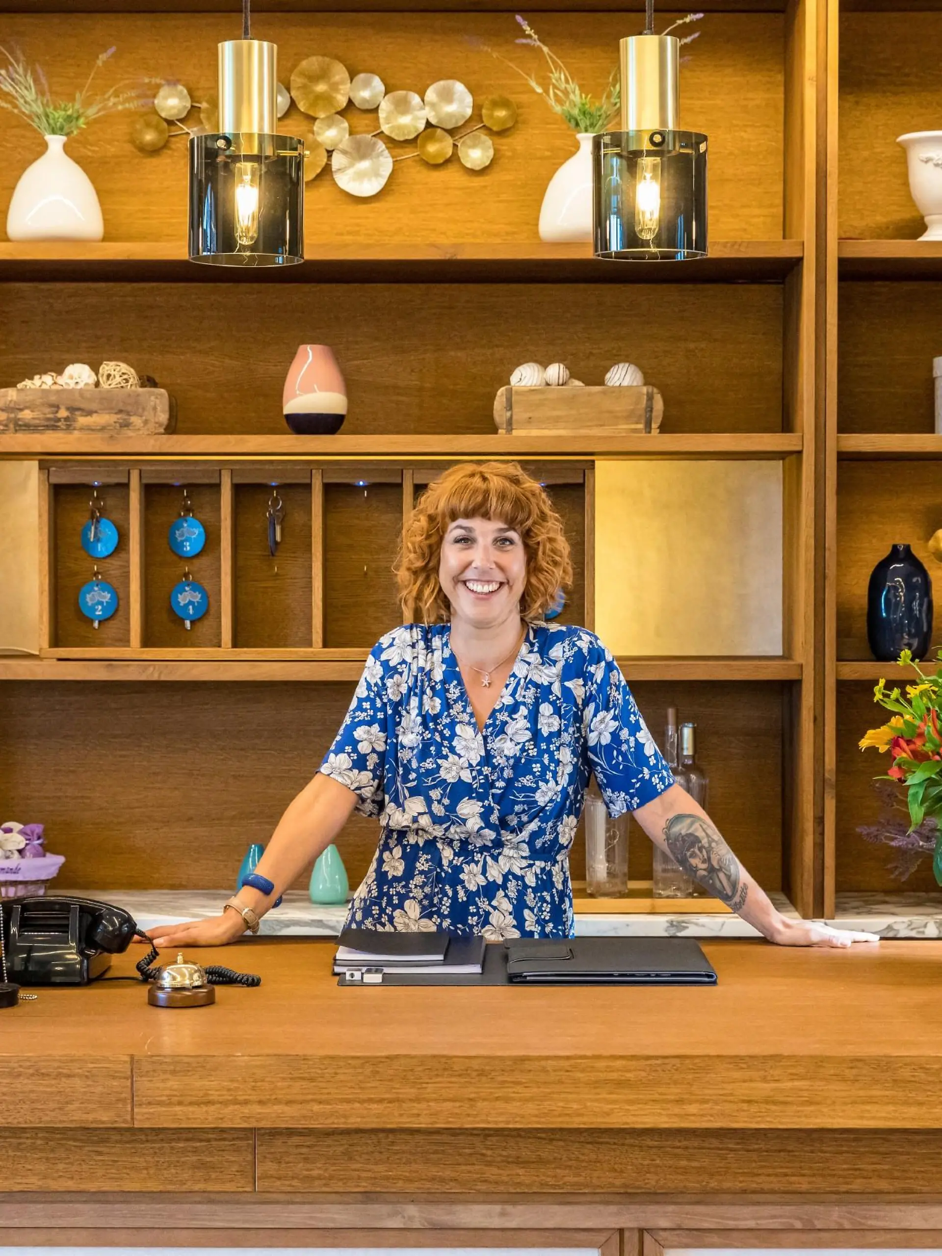 Aline Marie Rademacher ist Rezeptionistin im "First Dates Hotel" und empfängt die Gäste.

Die Verwendung des sendungsbezogenen Materials ist nur mit dem Hinweis und Verlinkung auf TVNOW gestattet.