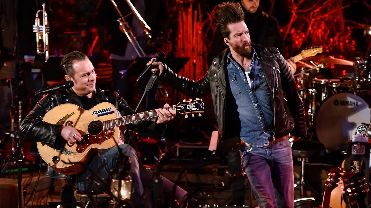 Sascha Vollmer (l.) und Alec Völkel von The BossHoss.