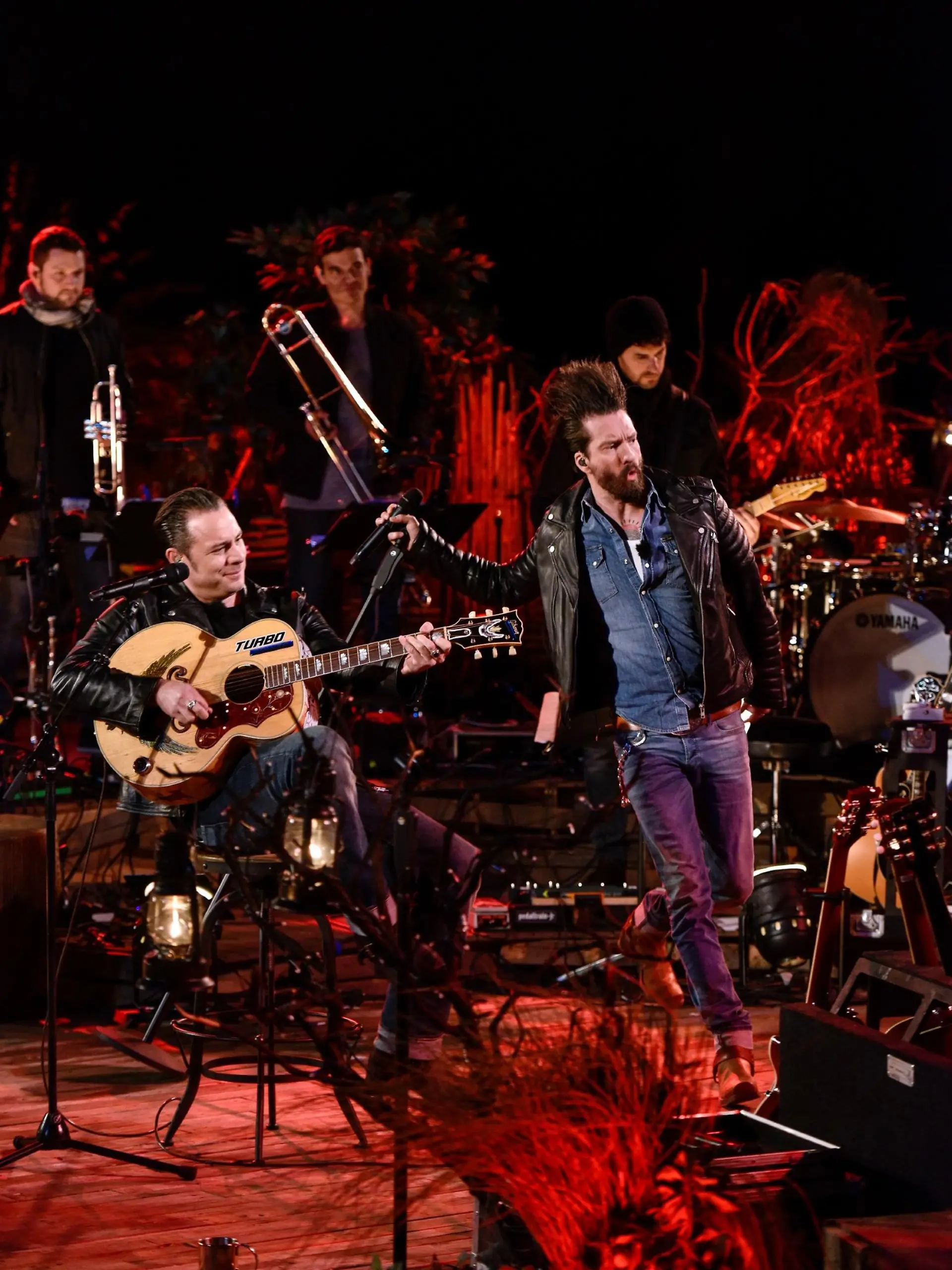 Sascha Vollmer (l.) und Alec Völkel von The BossHoss.

