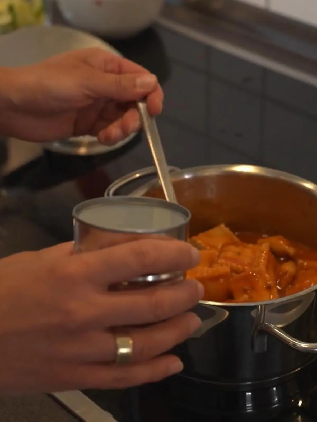 Das perfekte Dinner: Helen Benders mit viel Liebe aufgewärmten Dosenravioli.