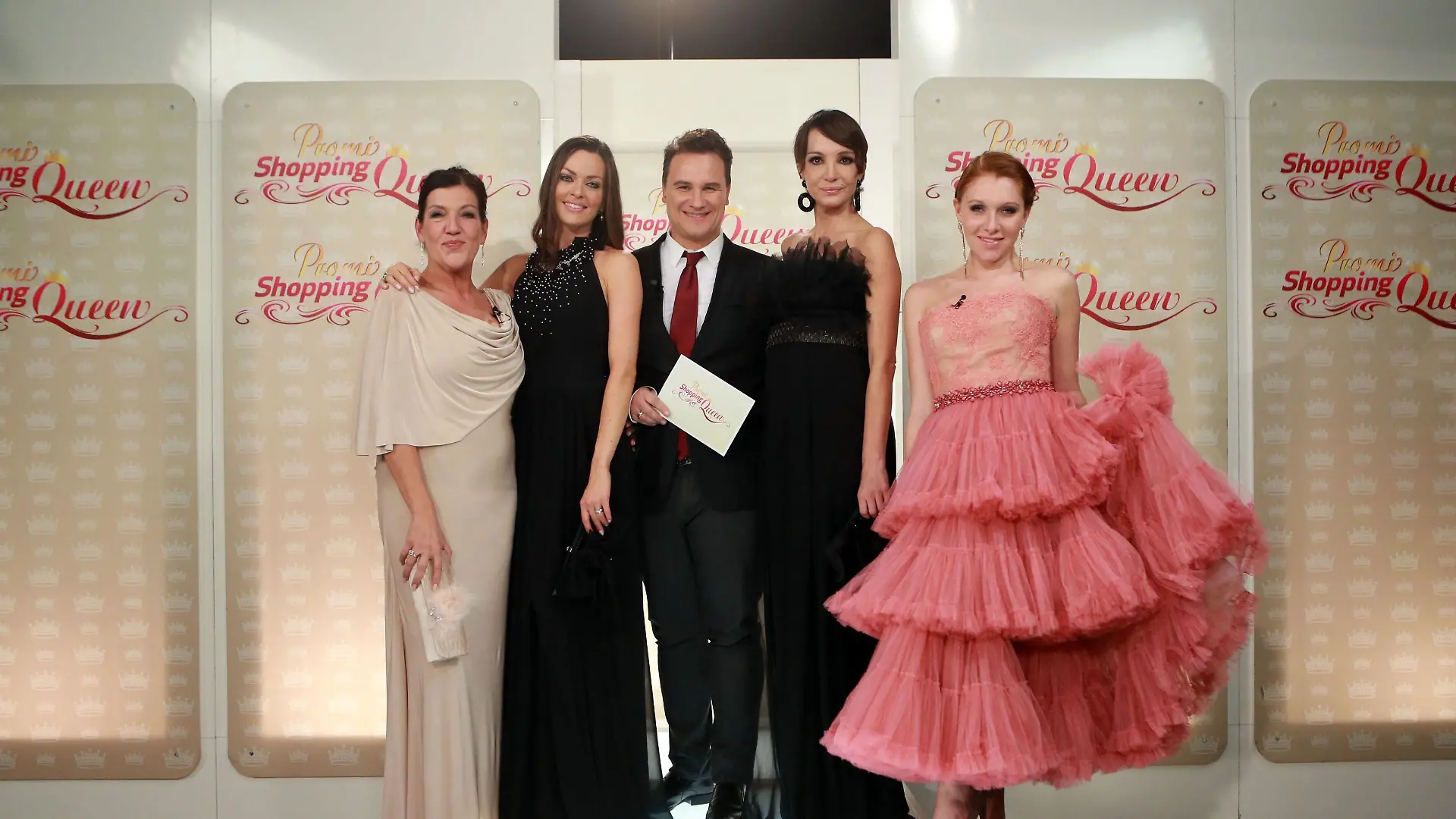 V.l.: Katy Karrenbauer, Kate Hall, Star-Designer Guido Maria Kretschmer, Anouschka Renzi, Georgina Bülowius.