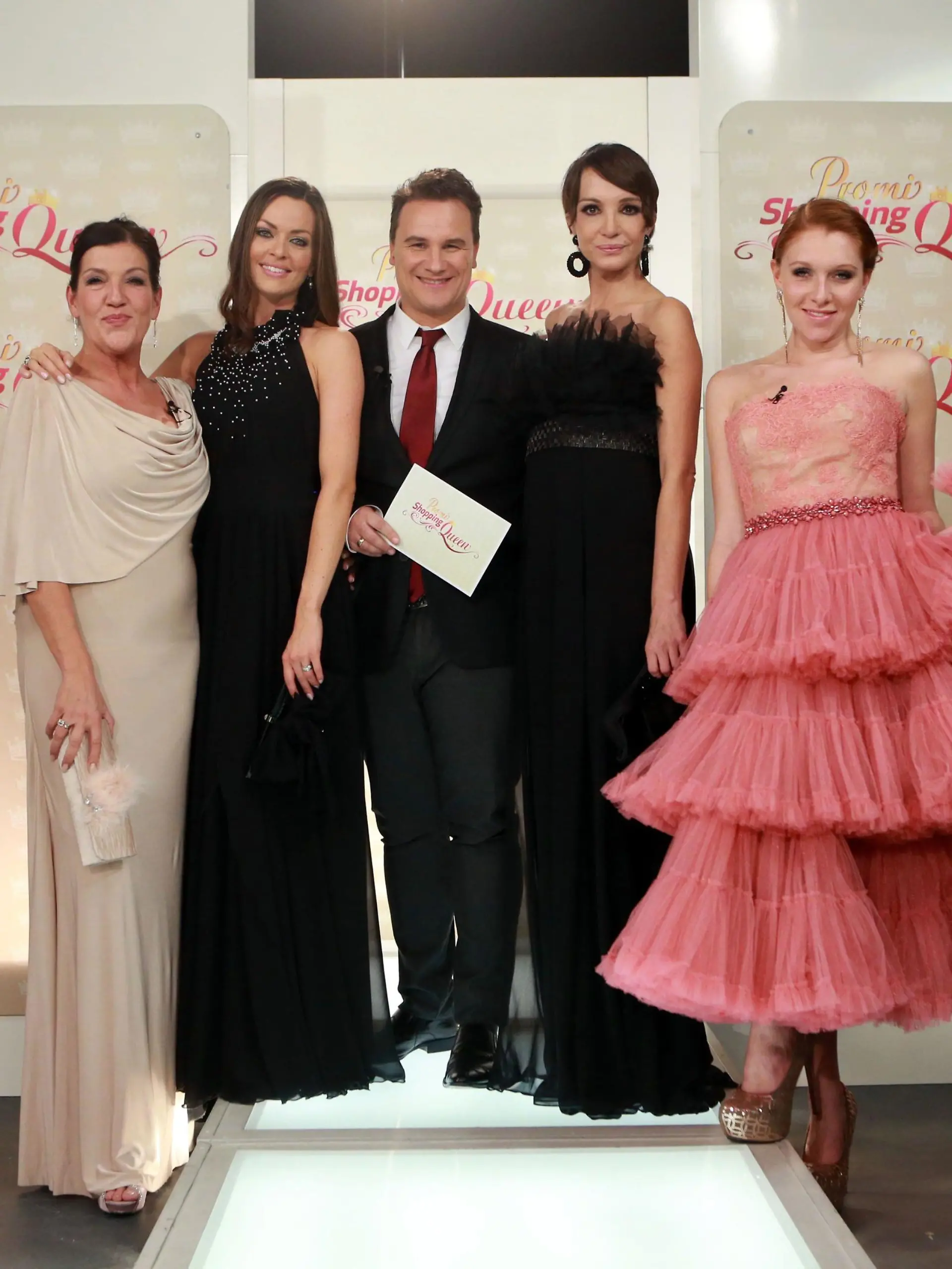 V.l.: Katy Karrenbauer, Kate Hall, Star-Designer Guido Maria Kretschmer, Anouschka Renzi, Georgina Bülowius.