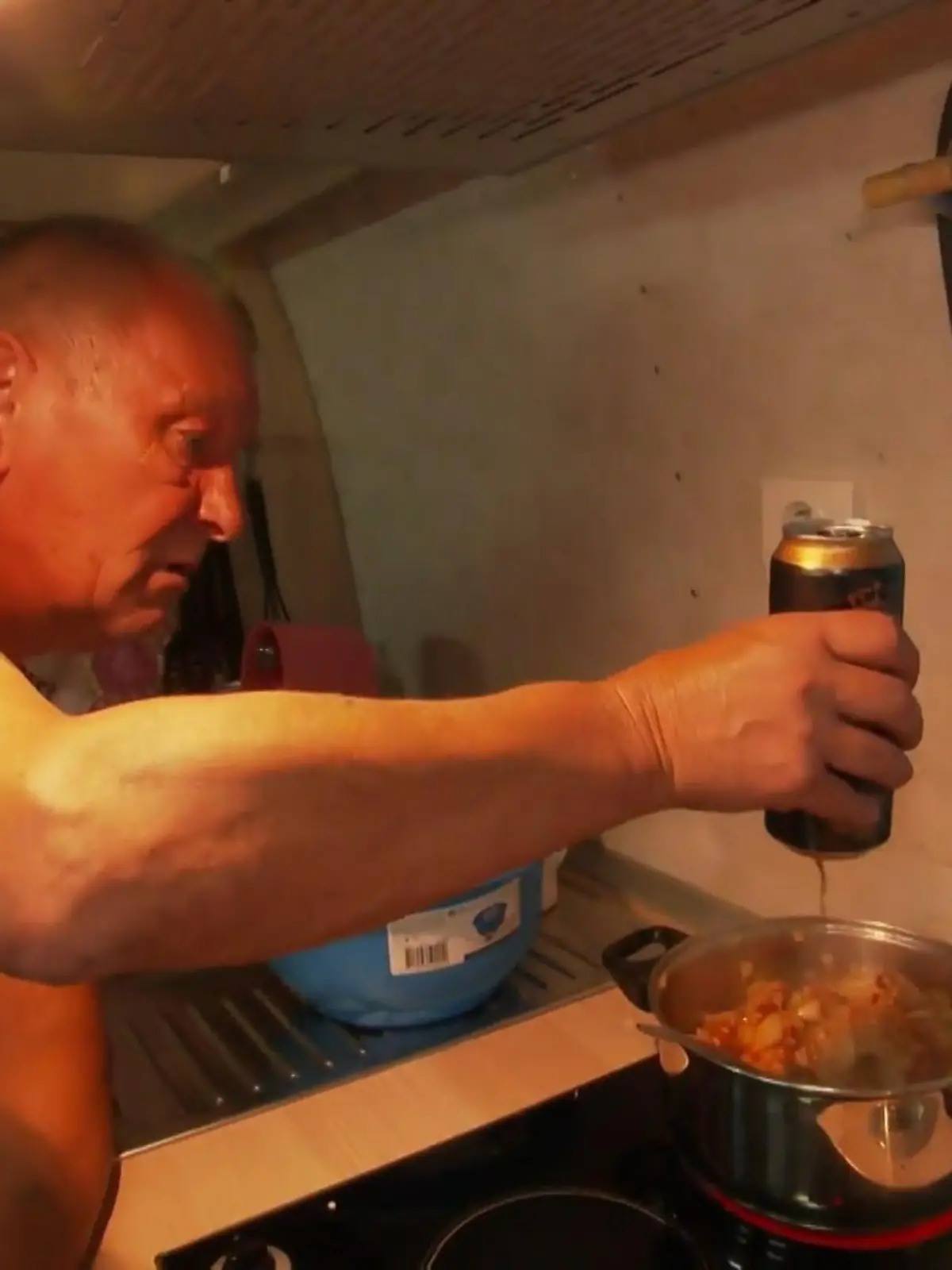 Ralle kocht "Garagenbiergulasch"