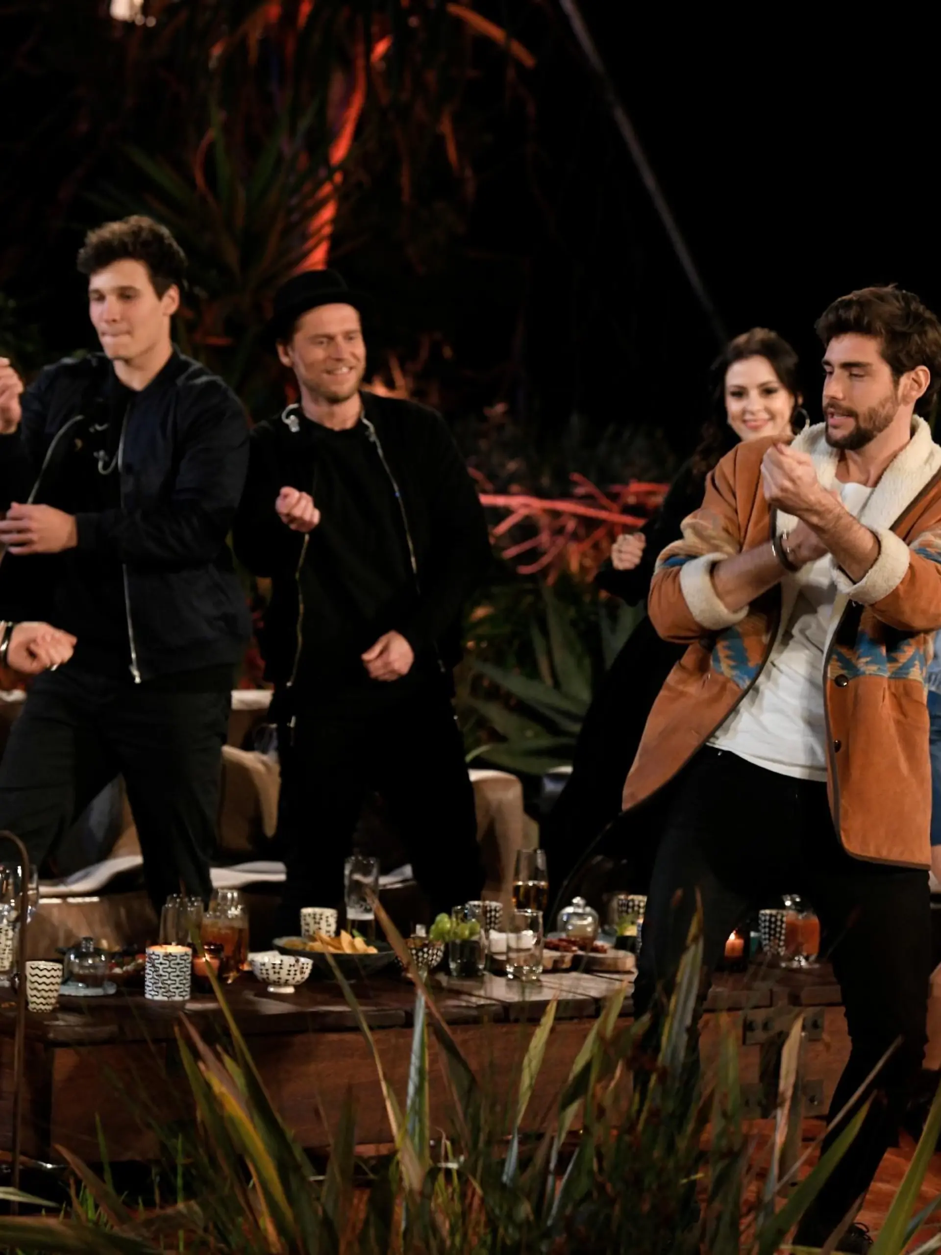 V.l.: Michael Patrick Kelly, Milow, Wincent Weiss, Johannes Oerding, Jennifer Haben, Alvaro Soler und Jeanette Biedermann