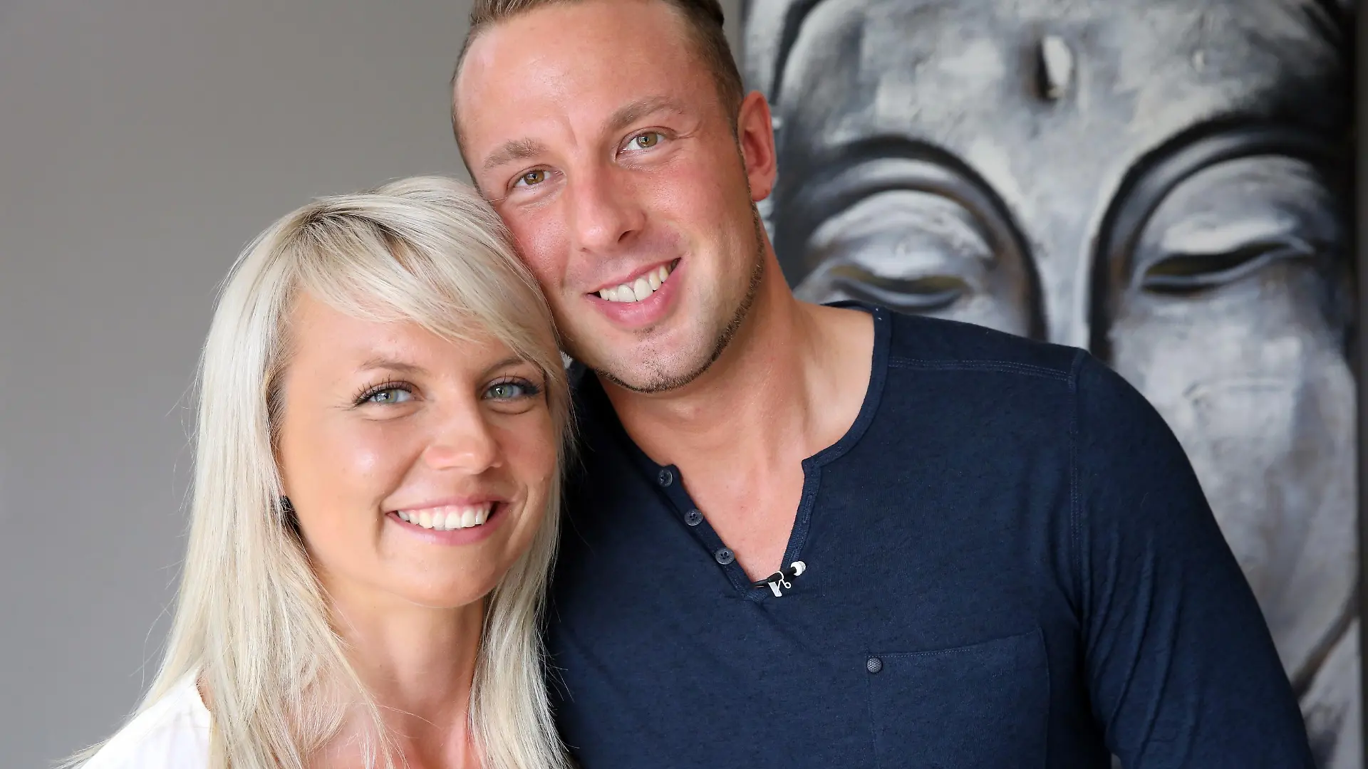 Jede Woche finden die Allestester eine neue, aufregende Lieferung eingepackt vor ihrer Haustüre, um sie auf Herz und Nieren zu testen. Unser Foto zeigt Lisa und Oli aus Werne.