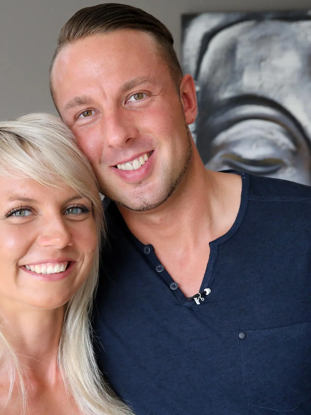 Jede Woche finden die Allestester eine neue, aufregende Lieferung eingepackt vor ihrer Haustüre, um sie auf Herz und Nieren zu testen. Unser Foto zeigt Lisa und Oli aus Werne.