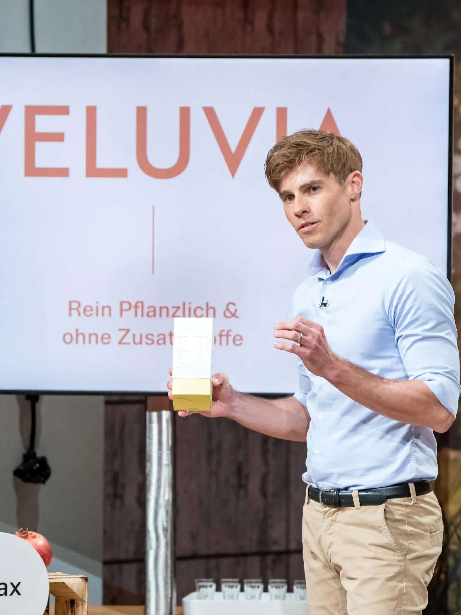 Jörn-Marc Vogler aus Hambug präsentiert die Nahrungsergänzungs-Kapseln "Veluvia". Er erhofft sich ein Investment von 200.000 Euro für 10 Prozent seines Unternehmens.
