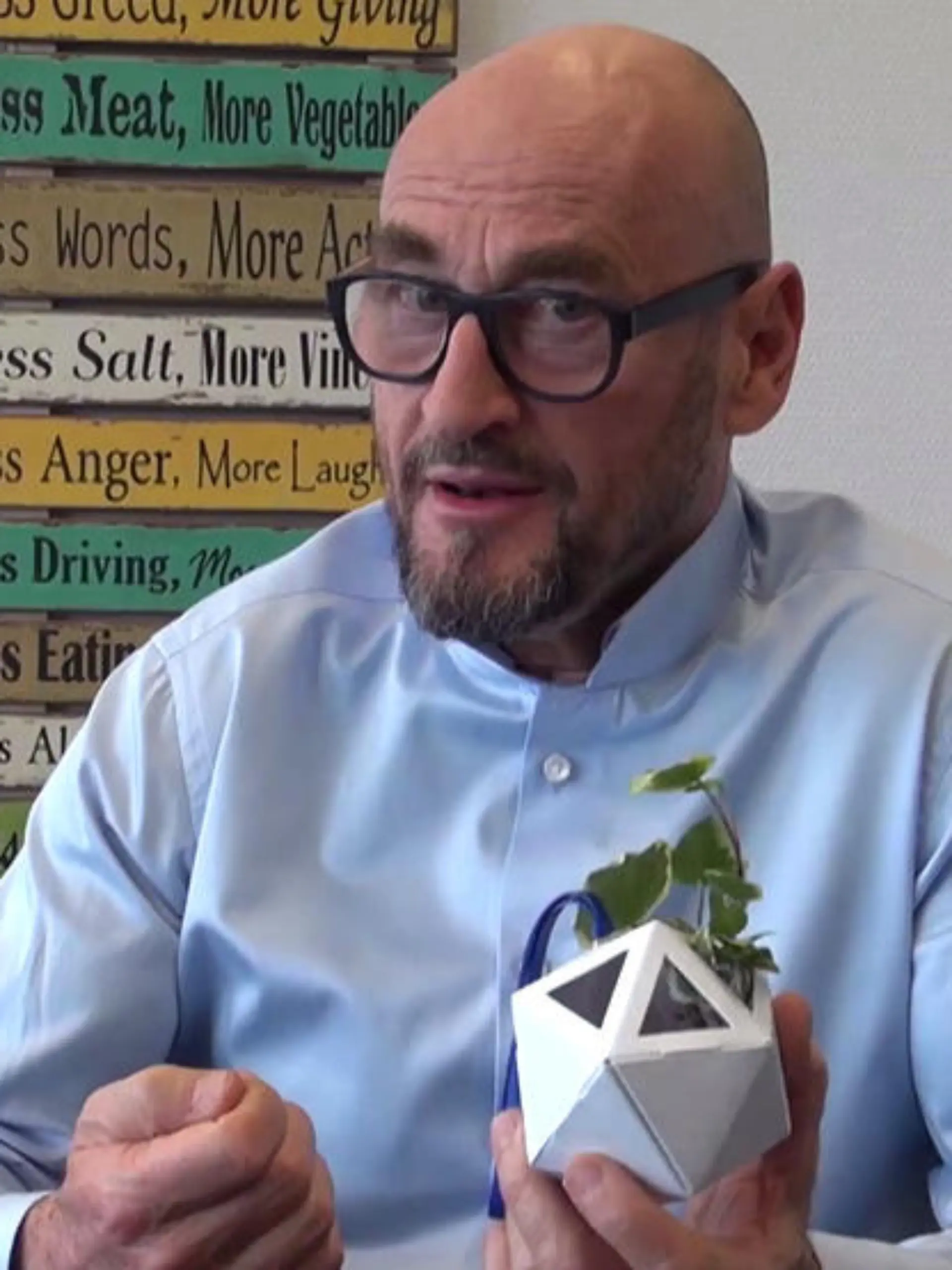SPERRFRIST 02.09. (1).jpg