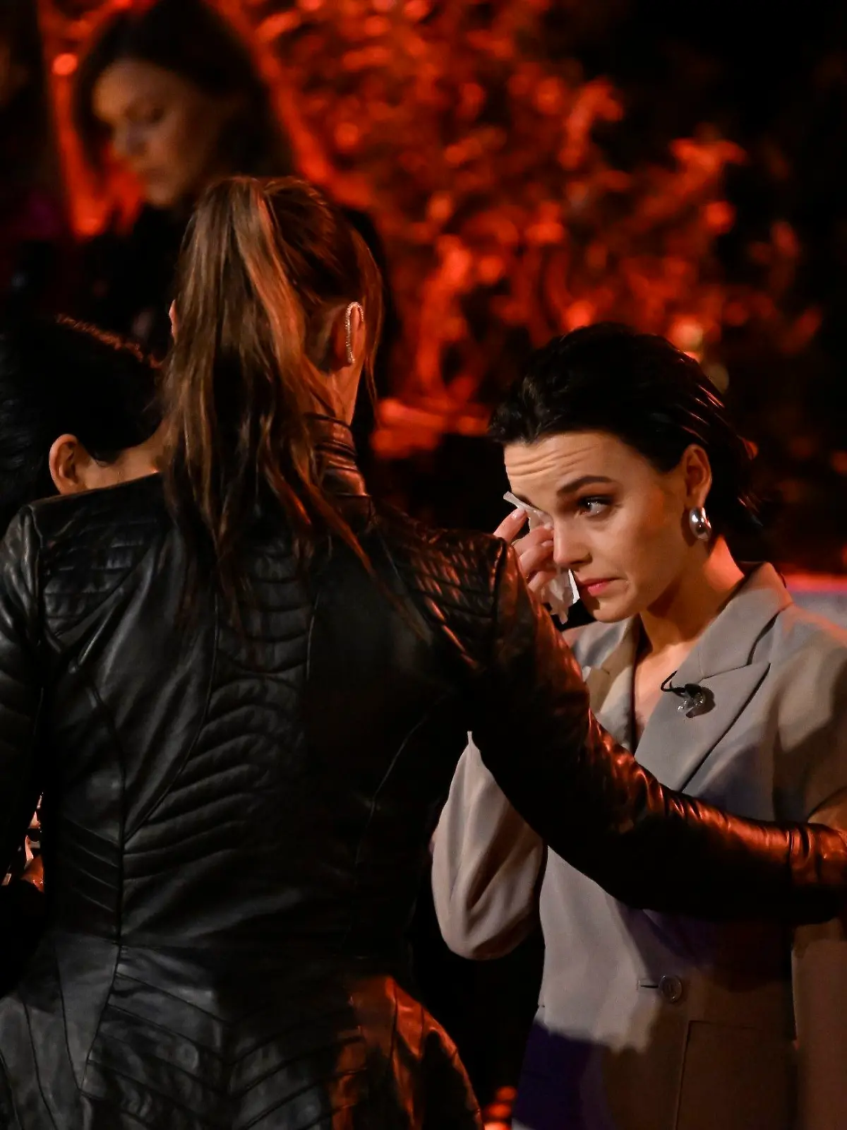 V.l.: ELIF, Floor Jansen und LOTTE.

Die Verwendung des sendungsbezogenen Materials ist nur mit dem Hinweis und Verlinkung auf RTL+ gestattet.