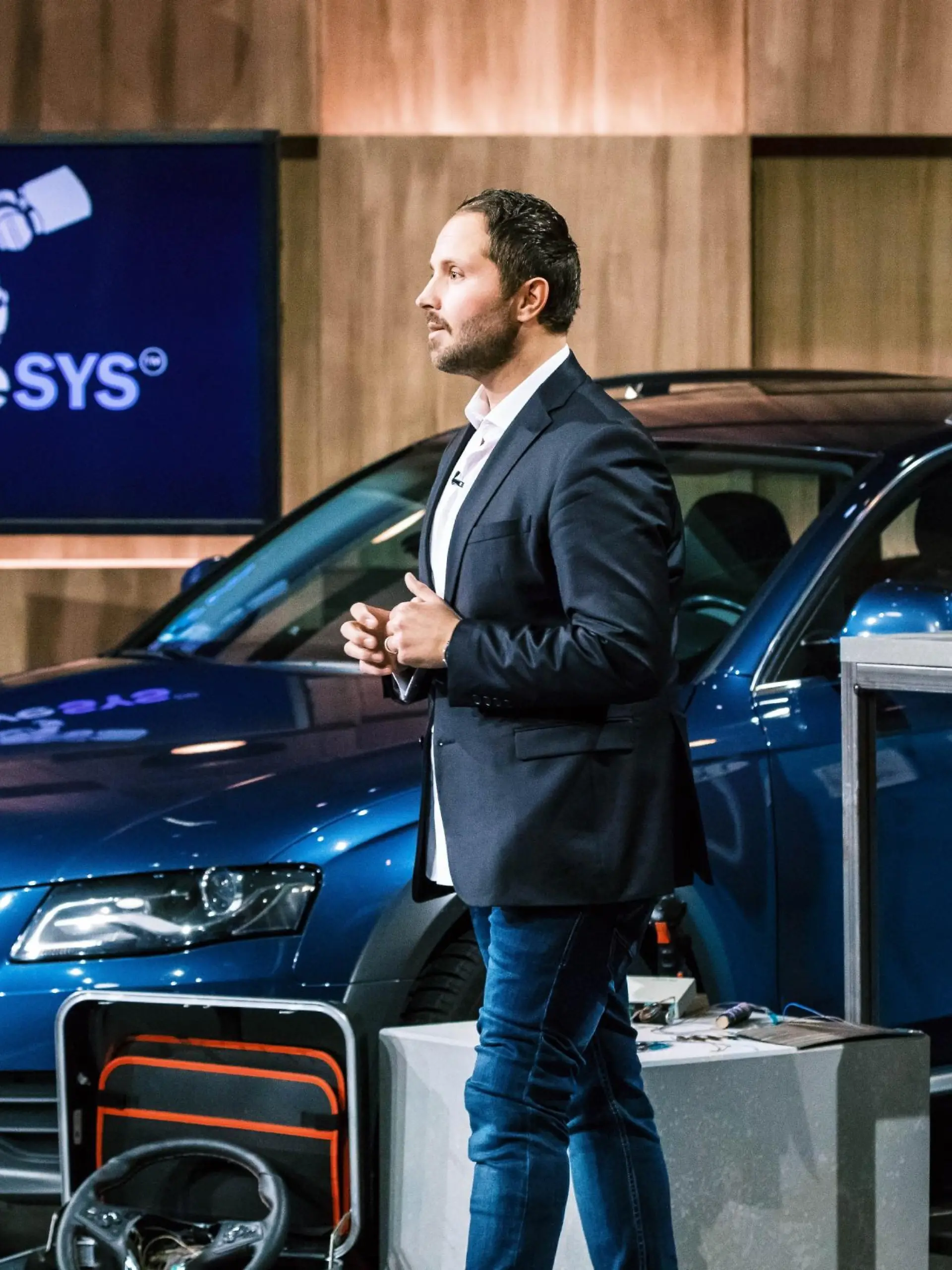 Denis Güzelocak (l.) und Stefan Weinzierl aus München präsentieren mit "CurveSYS" eine Lenkrad-Sensorik für Kraftfahrzeuge. Sie erhoffen sich ein Investment von 300.000 Euro für 10 Prozent der Anteile an ihrem Unternehmen.