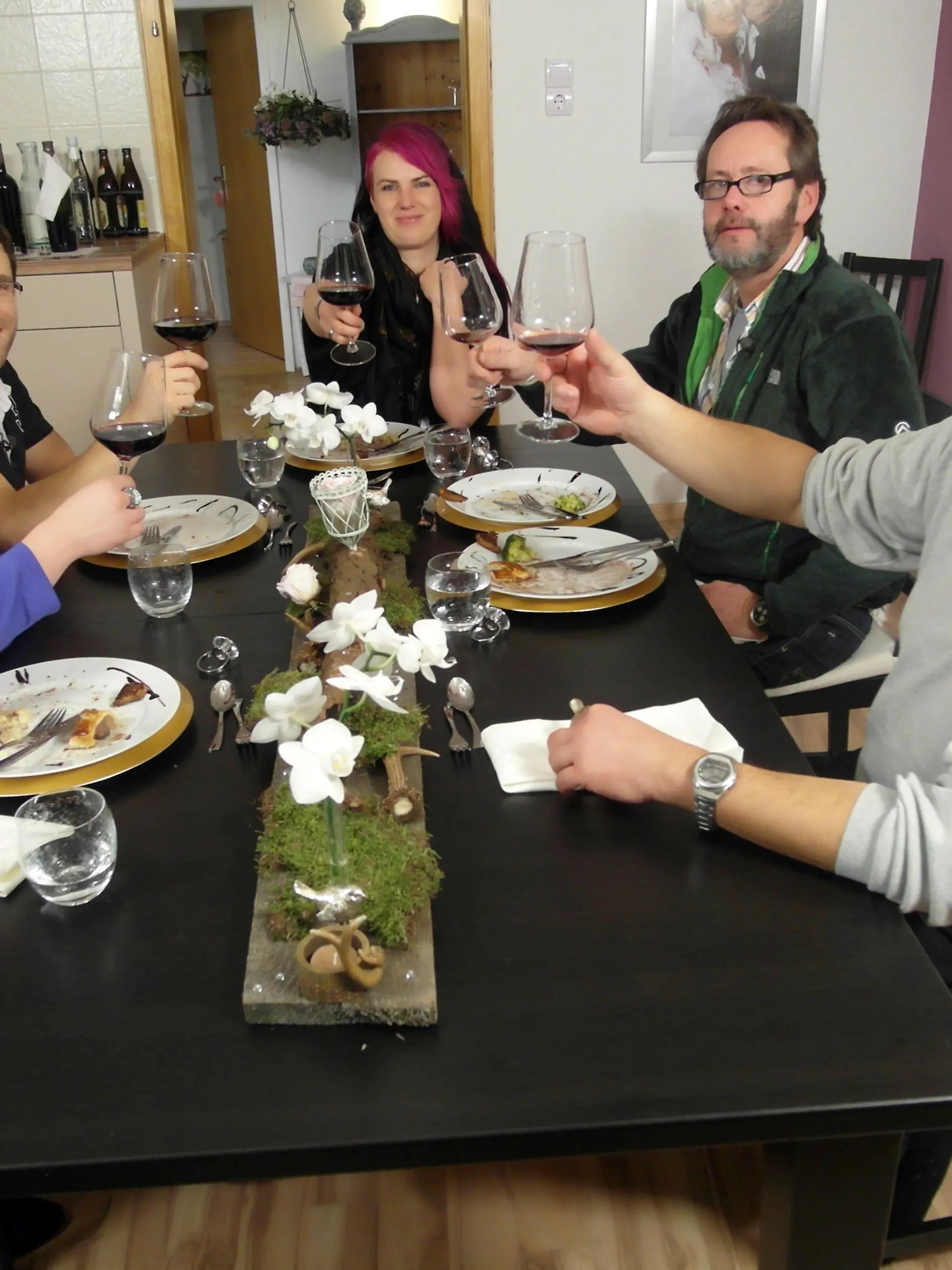 V.l.: Barbara (22), Florian (29), Gastgeberin Carolin (30), Peter (54), Eberhard (55)