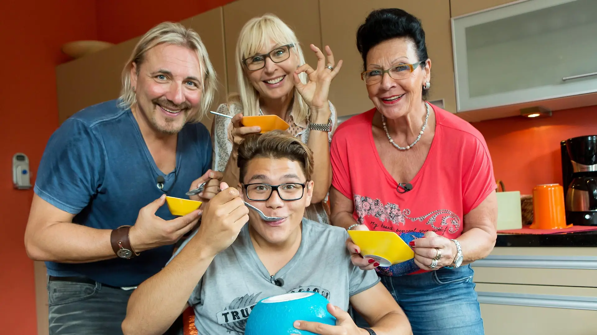 Familie Hopf (v.l.): Vater Remo (55), Mutter Marietta (56), Sohn Micky (19) und Schwiegermutter Uschi (74)