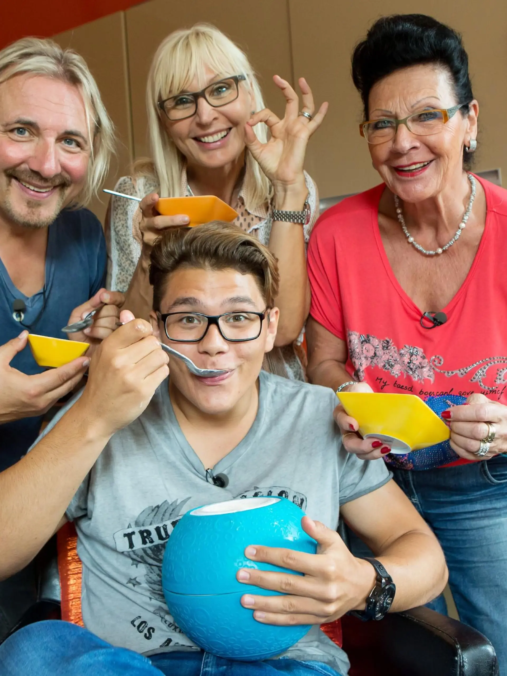 Familie Hopf (v.l.): Vater Remo (55), Mutter Marietta (56), Sohn Micky (19) und Schwiegermutter Uschi (74)
