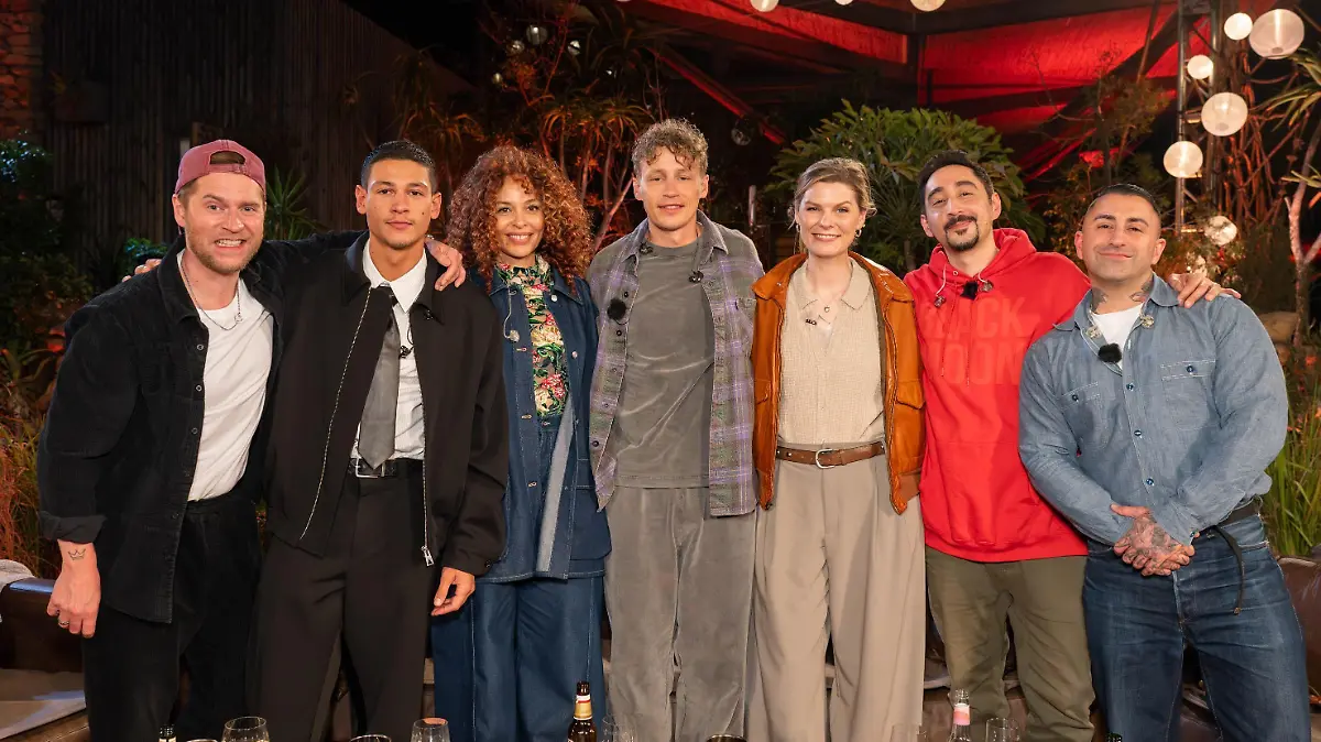 V.l.: Johannes Oerding,  Emilio, Joy Denalane, Tim Bendzko, Eva Briegel, Eko Fresh, Sammy Amara

+++ Die Verwendung des sendungsbezogenen Materials ist nur mit dem Hinweis und Verlinkung auf RTL+ gestattet. +++