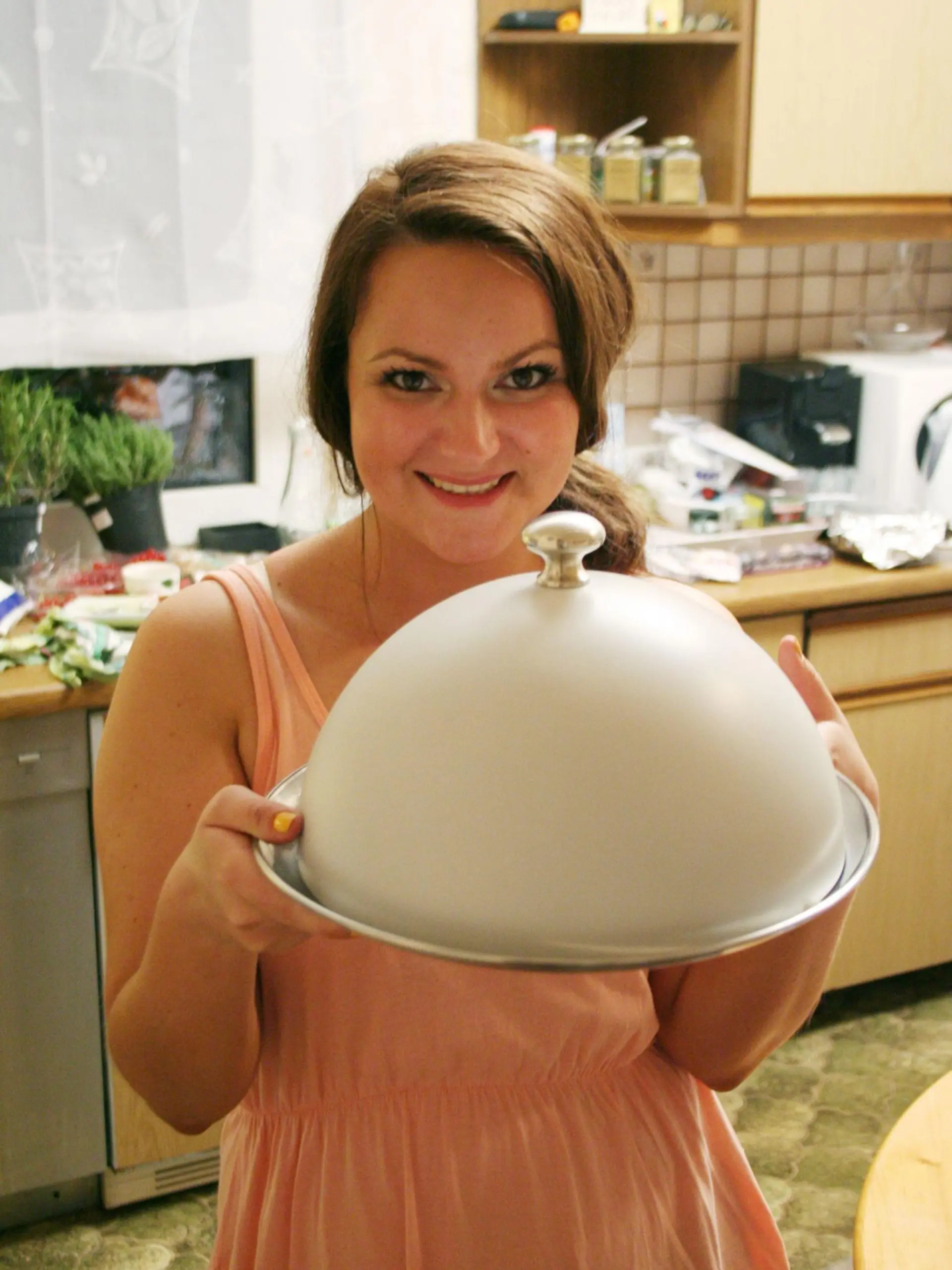 Die Spannung steigt: Gastgeberin Nadine (26) hat die Ehre, den Gewinner zu verkünden.