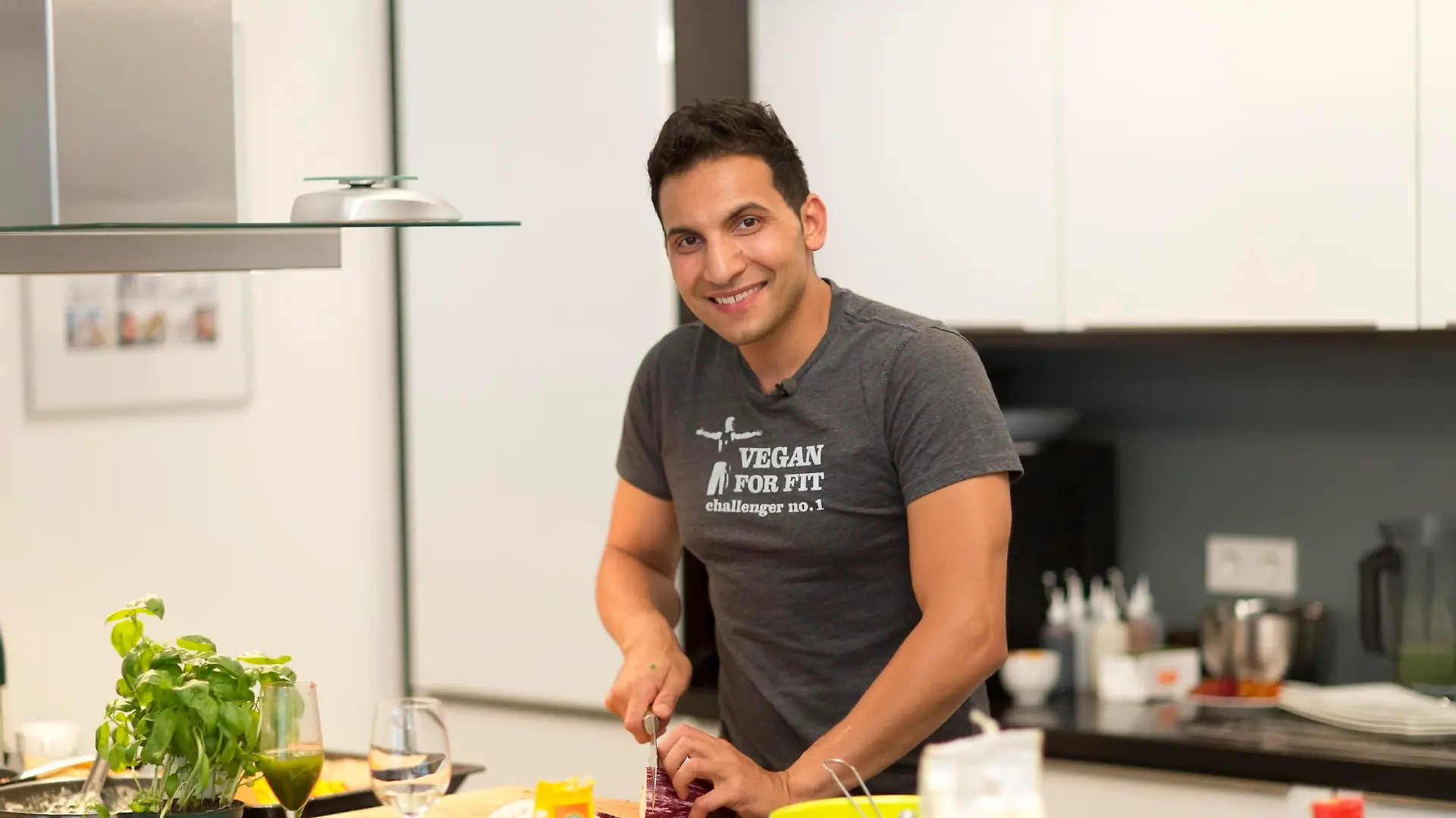 Starkoch Attila Hildmann kommentiert die Vegane Woche.
