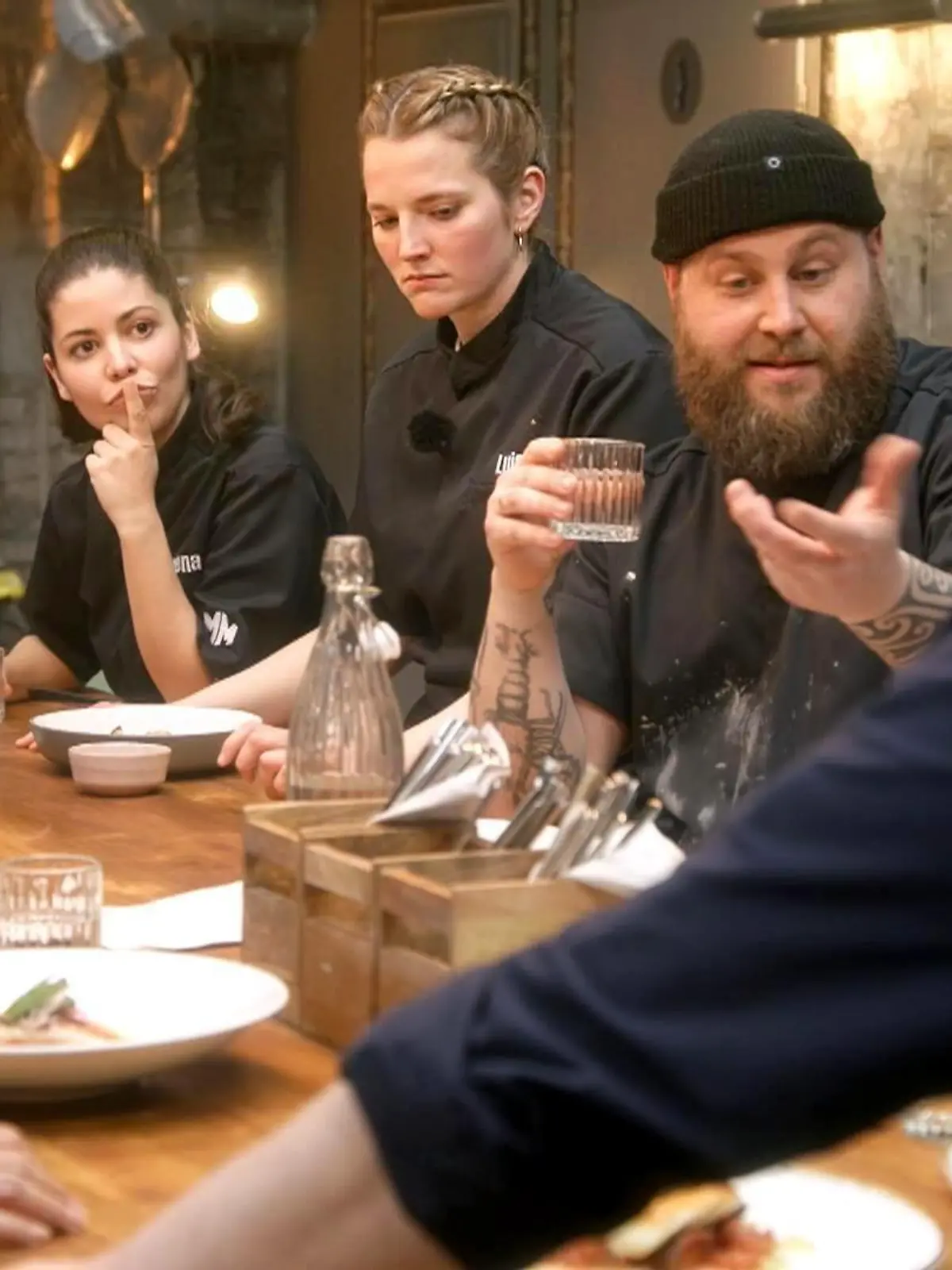 V.l.: Andita, Serena, Luisa, Philipp, Tim Mälzer
+++ Die Verwendung des sendungsbezogenen Materials ist nur mit dem Hinweis und Verlinkung auf RTL+ gestattet. +++