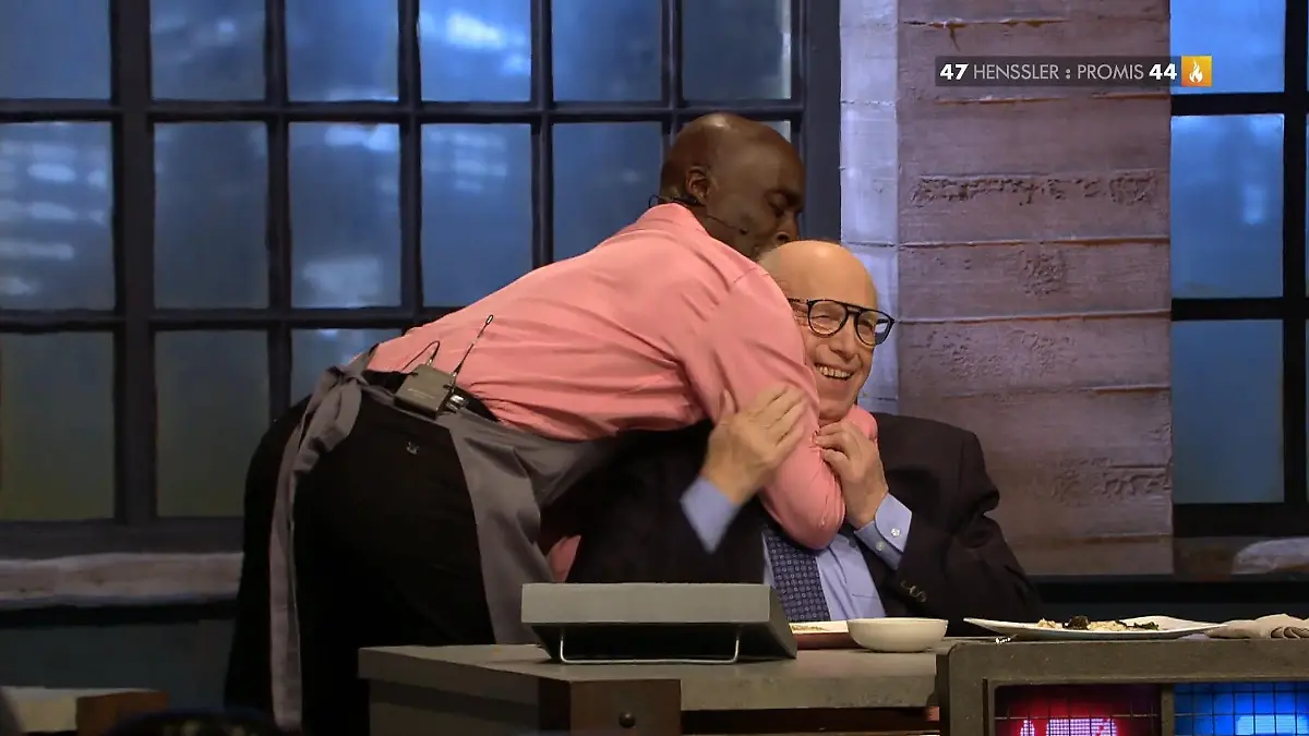 Bruce Darnell küsst Reiner Calmund