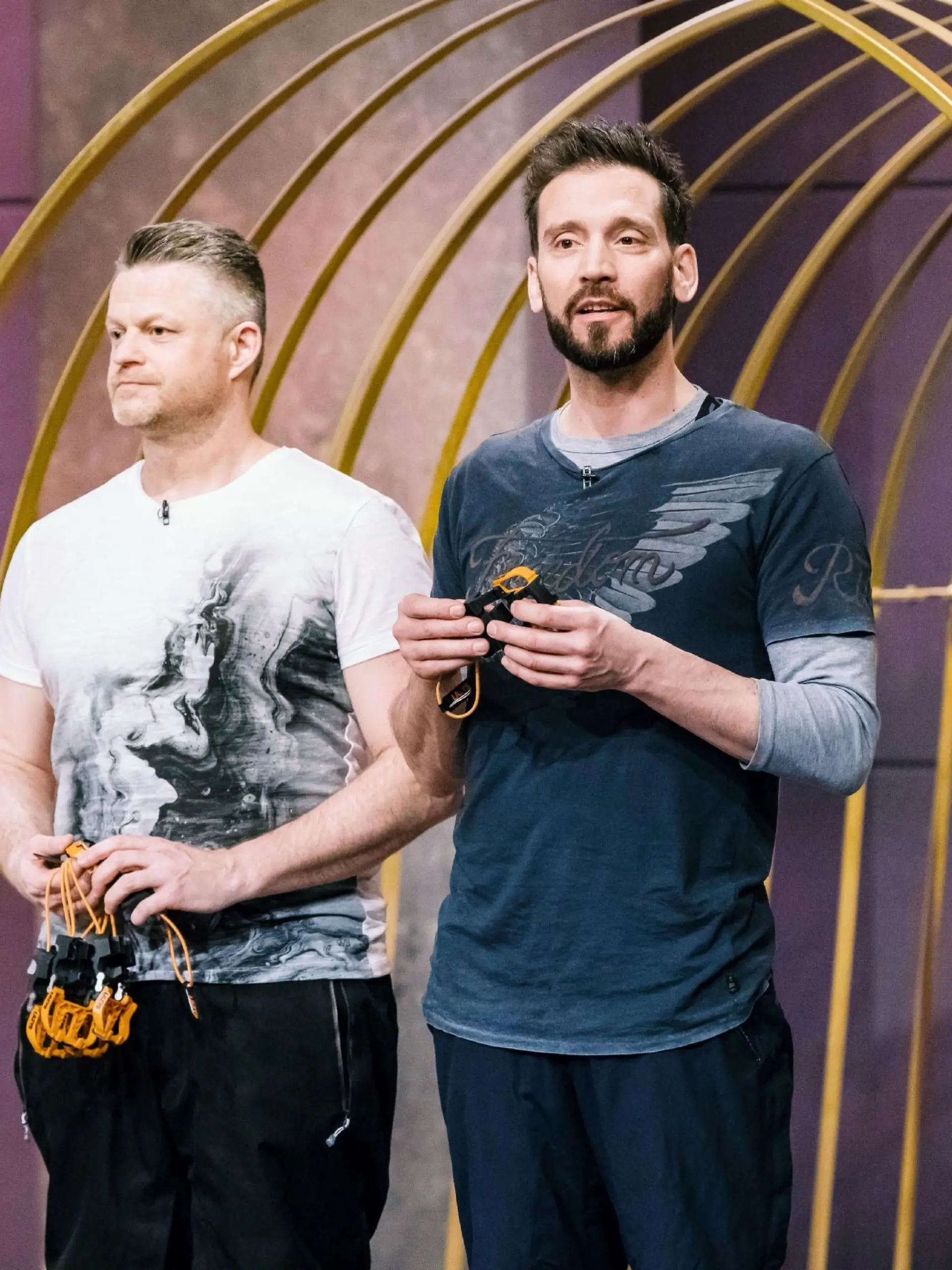Jens Willecke (l.) und Marcus Maaßen präsentieren mit "Lazys" ein Tool um Skischuhe zu Turnschuhen zu machen. Sie erhoffen sich ein Investment von 120.000 Euro für 20 Prozent der Anteile an ihrem Unternehmen.