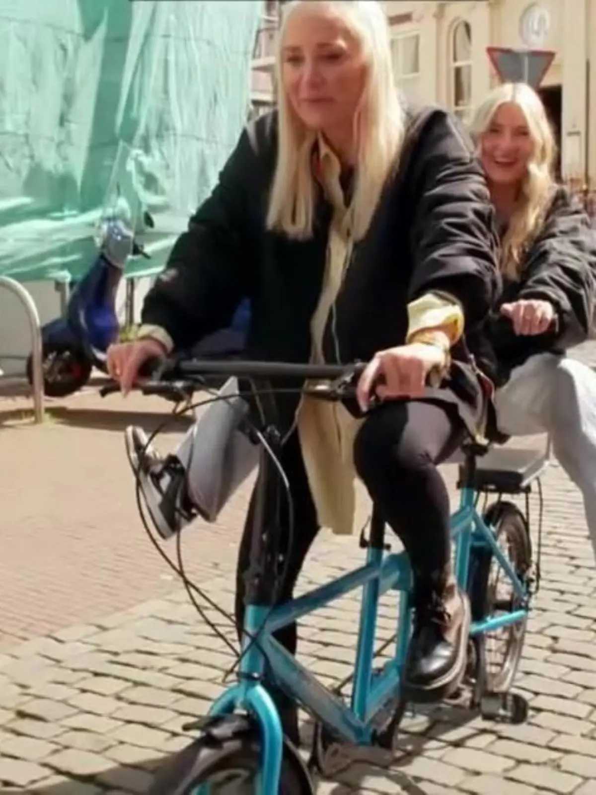 Janine Kunze (l.) und Lola Budach

+++ Die Verwendung des sendungsbezogenen Materials ist nur mit dem Hinweis und Verlinkung auf RTL+ gestattet. +++