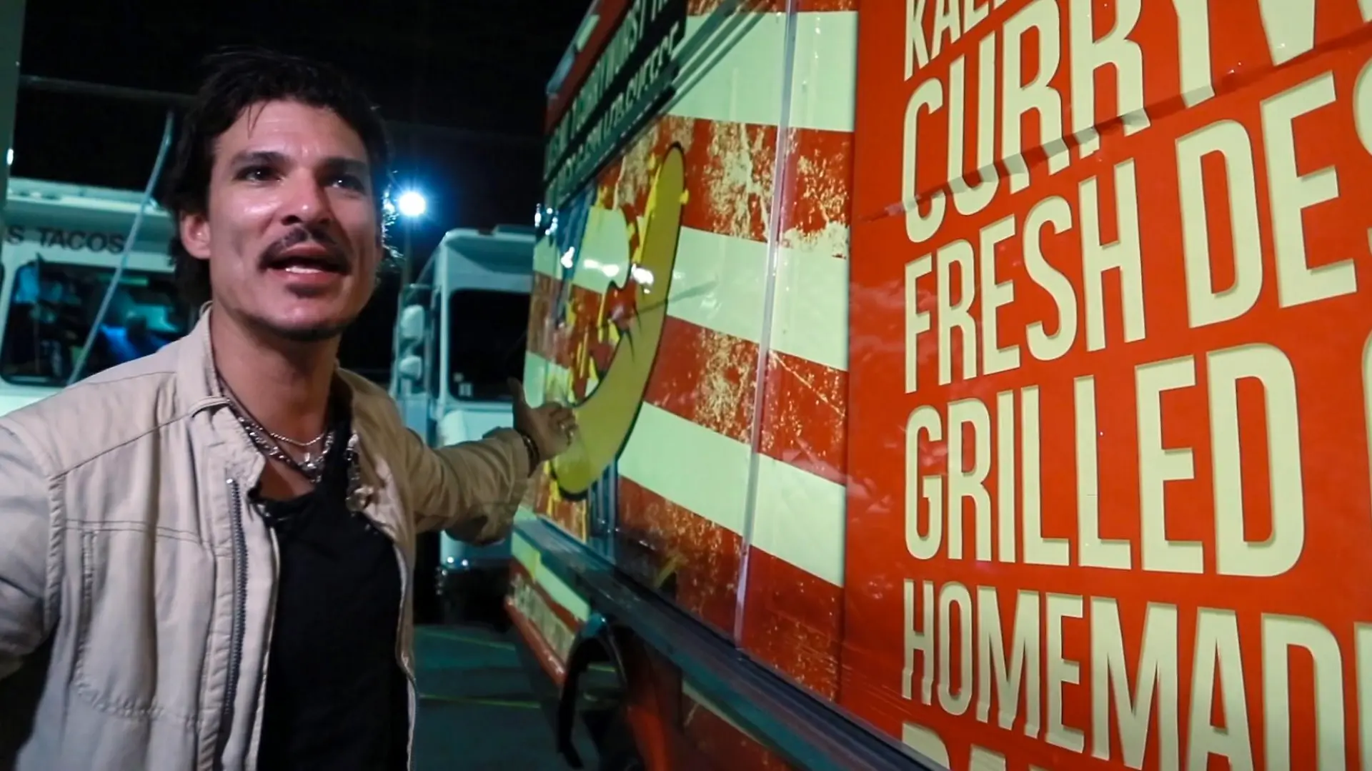 Die Currywurst des Kölner Auswanderers Chris Töpperwien ist mitlerweile in L.A. so bekannt, dass er einen zweiten Wurst-Truck kaufen will.