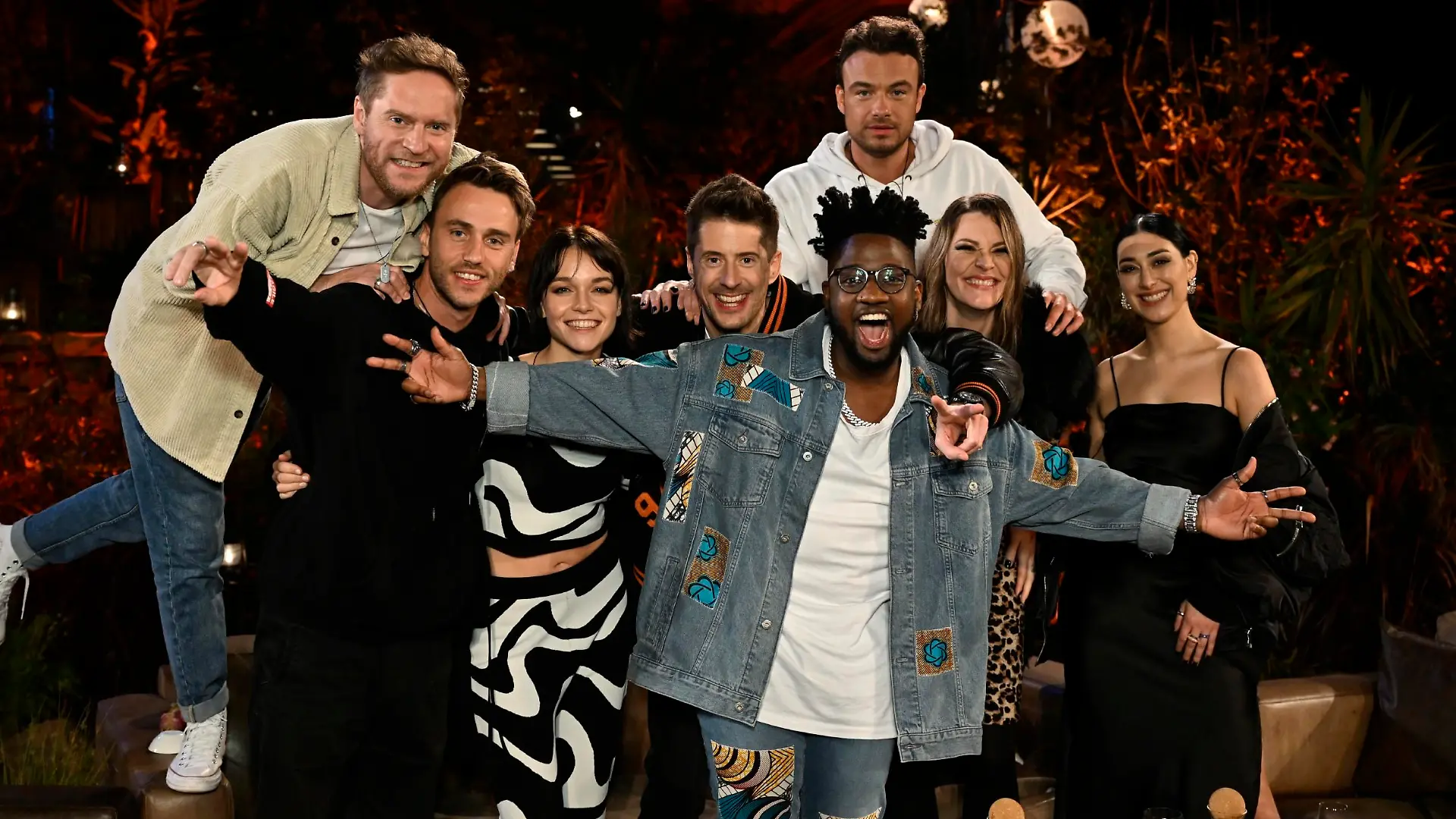 V.l.: Johannes Oerding, Clueso, LOTTE, Vincent Stein ("SDP"), Kelvin Jones, Dag-Alexis Kopplin ("SDP"), Floor Jansen und ELIF.

Die Verwendung des sendungsbezogenen Materials ist nur mit dem Hinweis und Verlinkung auf RTL+ gestattet.
