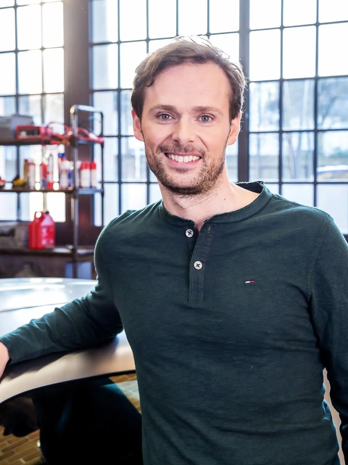 Experte Alexander Bloch im neuen "auto mobil" Studio.