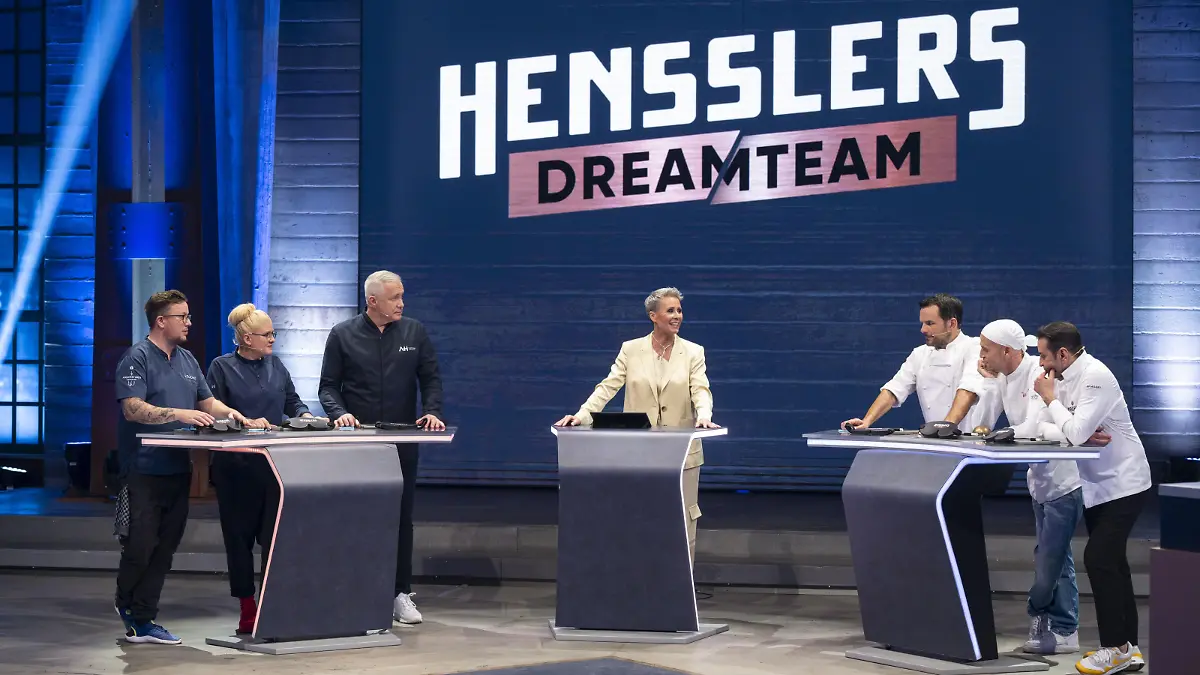 V.l.: Jari Dochat, Lisa Angemann, Alexander Herrmann, Sonja Zietlow, Steffen Henssler, Ralf Zacherl und Ali Güngörmüs
+++ Die Verwendung des sendungsbezogenen Materials ist nur mit dem Hinweis und Verlinkung auf RTL+ gestattet. +++