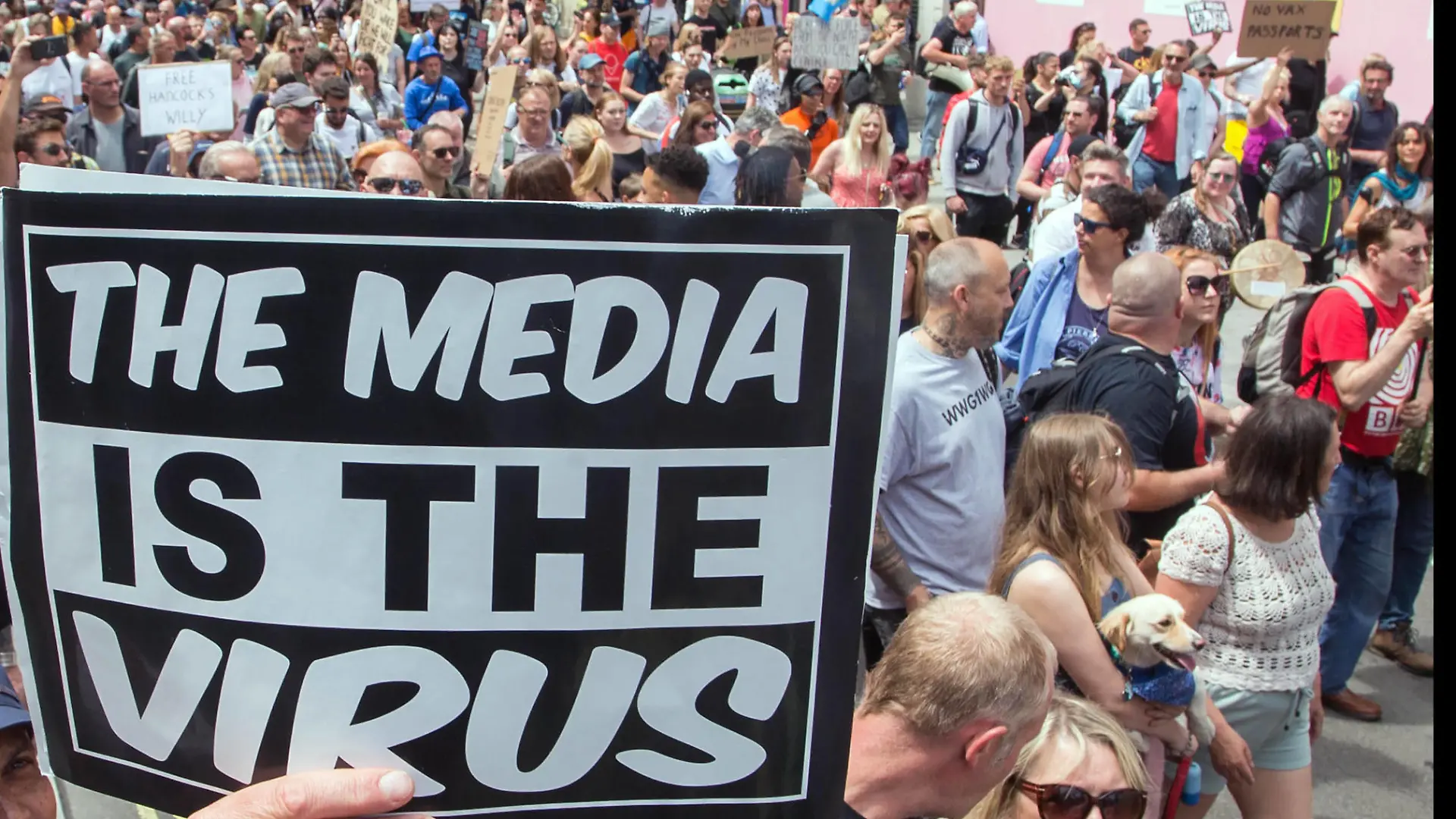 . 26/06/2021. London, United Kingdom. Covid Deniers Westminster. Covid deniers & other conspiracy theorists groups stage protest, Westminster. PUBLICATIONxINxGERxSUIxAUTxHUNxONLY xMartynxWheatleyx/xi-Imagesx IIM-22322-0043