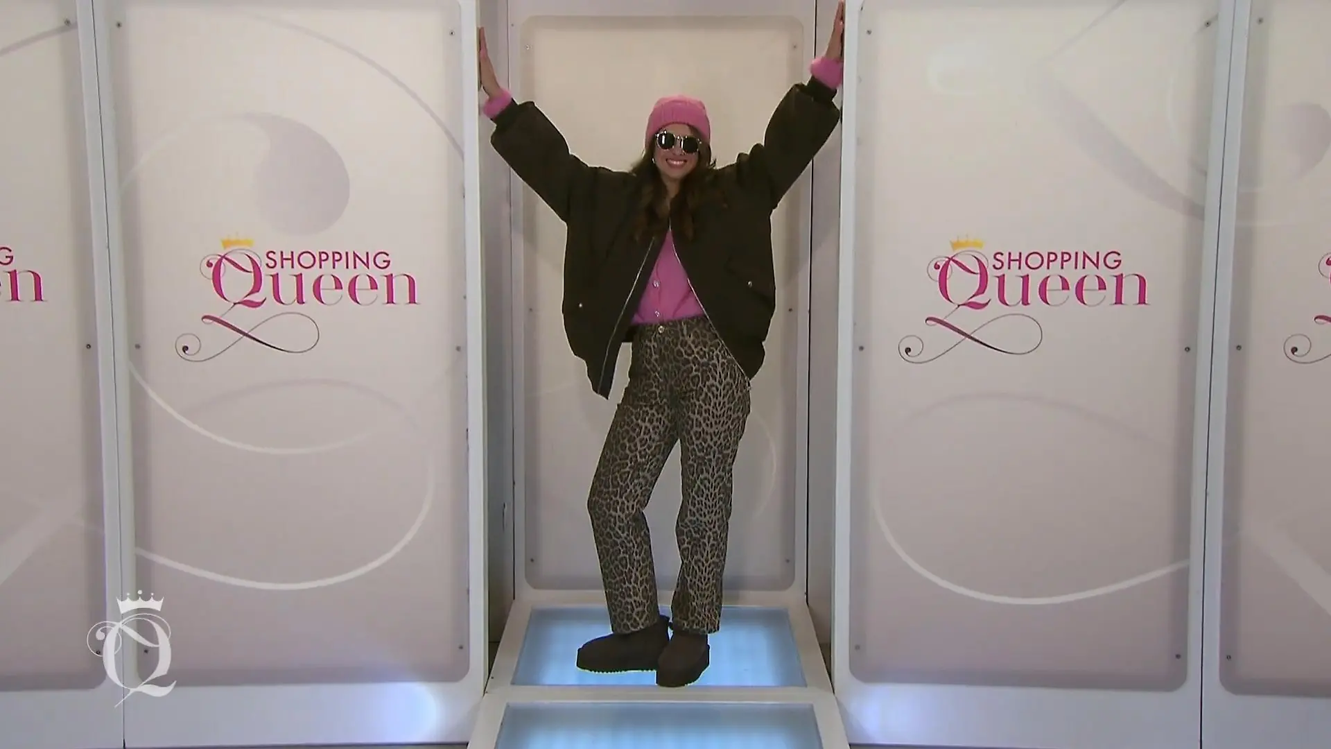„Shopping Queen“-Kandidatin Eileen präsentiert auf dem Catwalk endlich ein kuscheliges Winteroutfit.