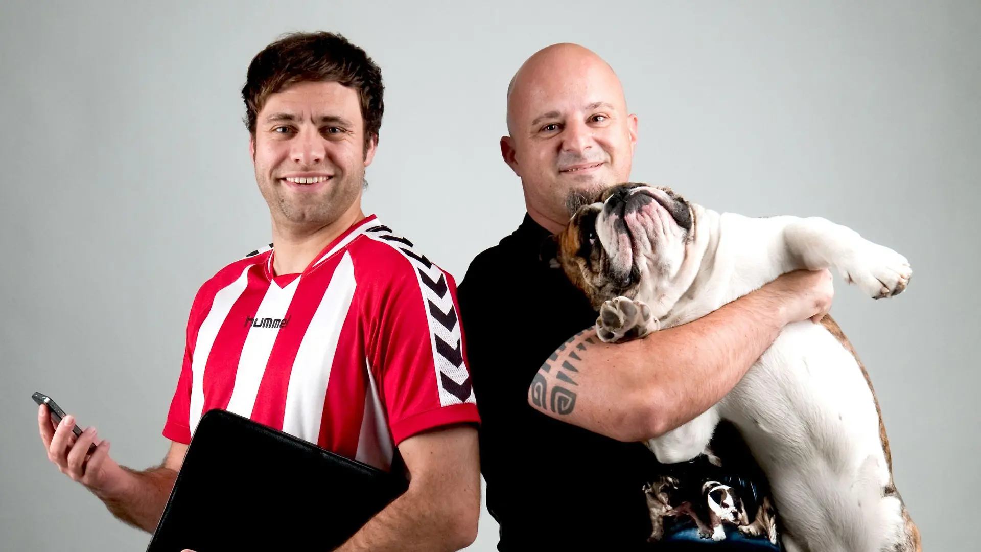 Selbst ist der Mann! Das Beet haben Dauerstudent Claus (l.) und Choleriker Detlef und seine Bulldogge Kai-Uwe bestellt - jetzt wollen die Stars auch beruflich voll durchstarten.