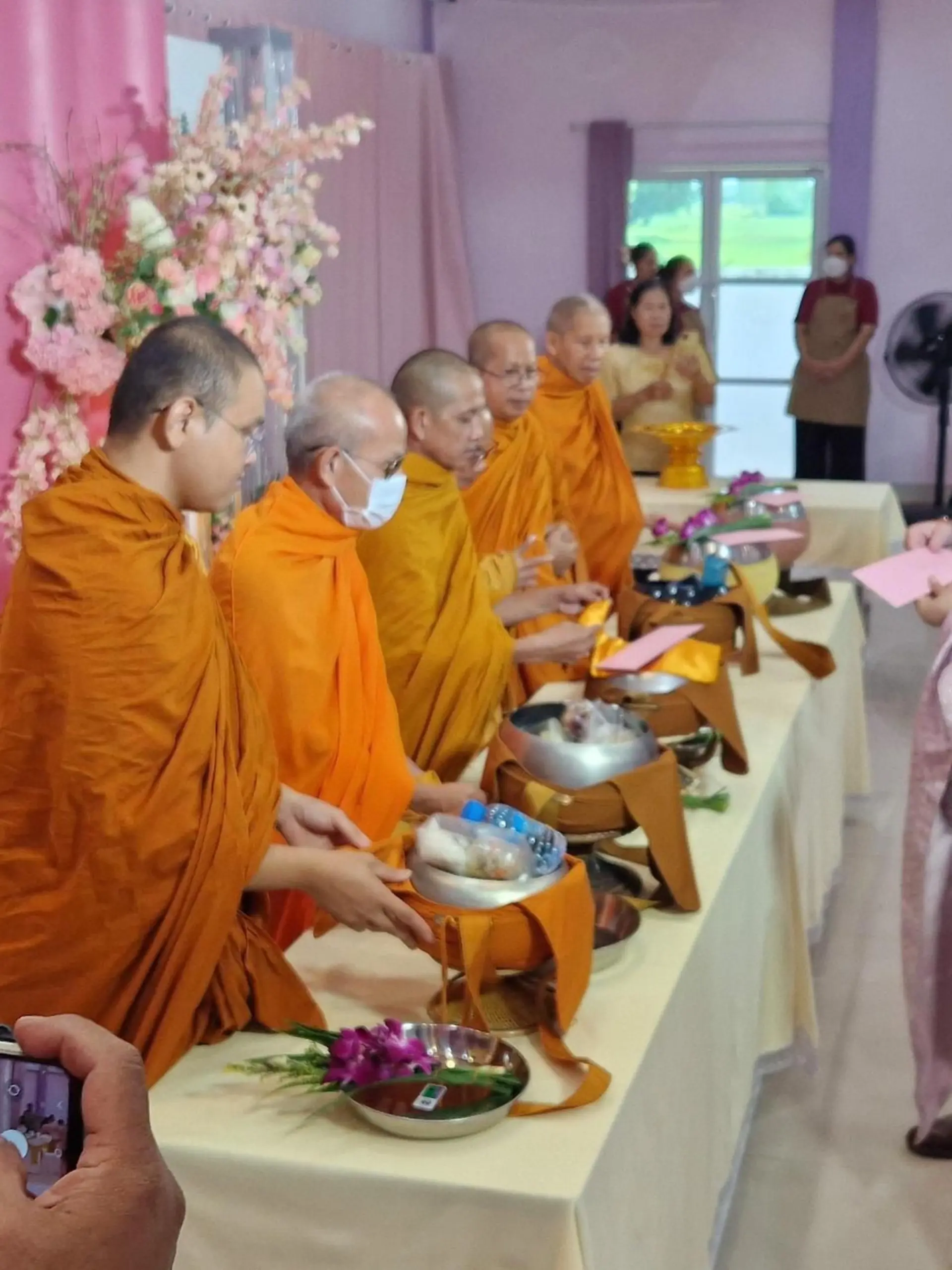 Box-Promotor Rainer Gottwald erfüllt seiner Frau Tik den Wunsch einer traditionellen Hochzeit in Thailand.

+++ Die Verwendung des sendungsbezogenen Materials ist nur mit dem Hinweis und Verlinkung auf RTL+ gestattet. +++