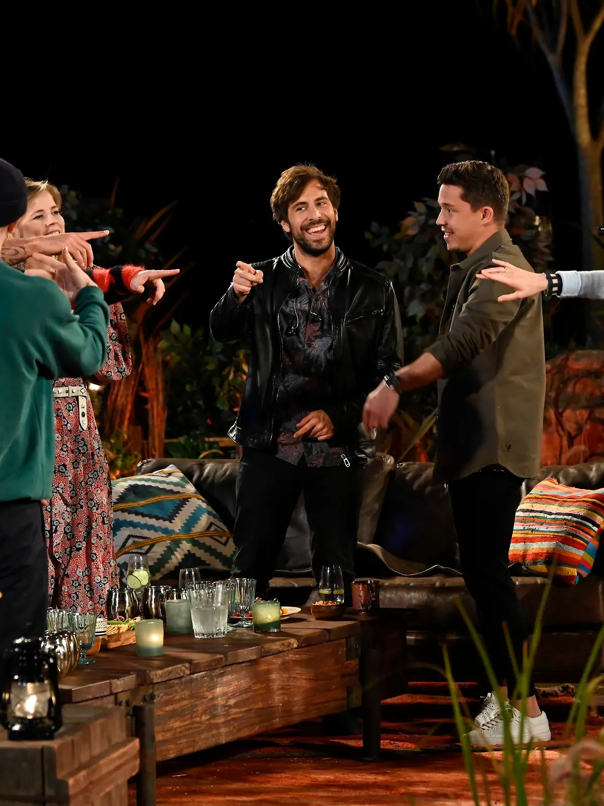 V.l.: Jan Plewka, MoTrip, Michael Patrick Kelly, Ilse DeLange, Max Giesinger, Nico Santos, LEA

Die Verwendung des sendungsbezogenen Materials ist nur mit dem Hinweis und Verlinkung auf TVNOW gestattet.