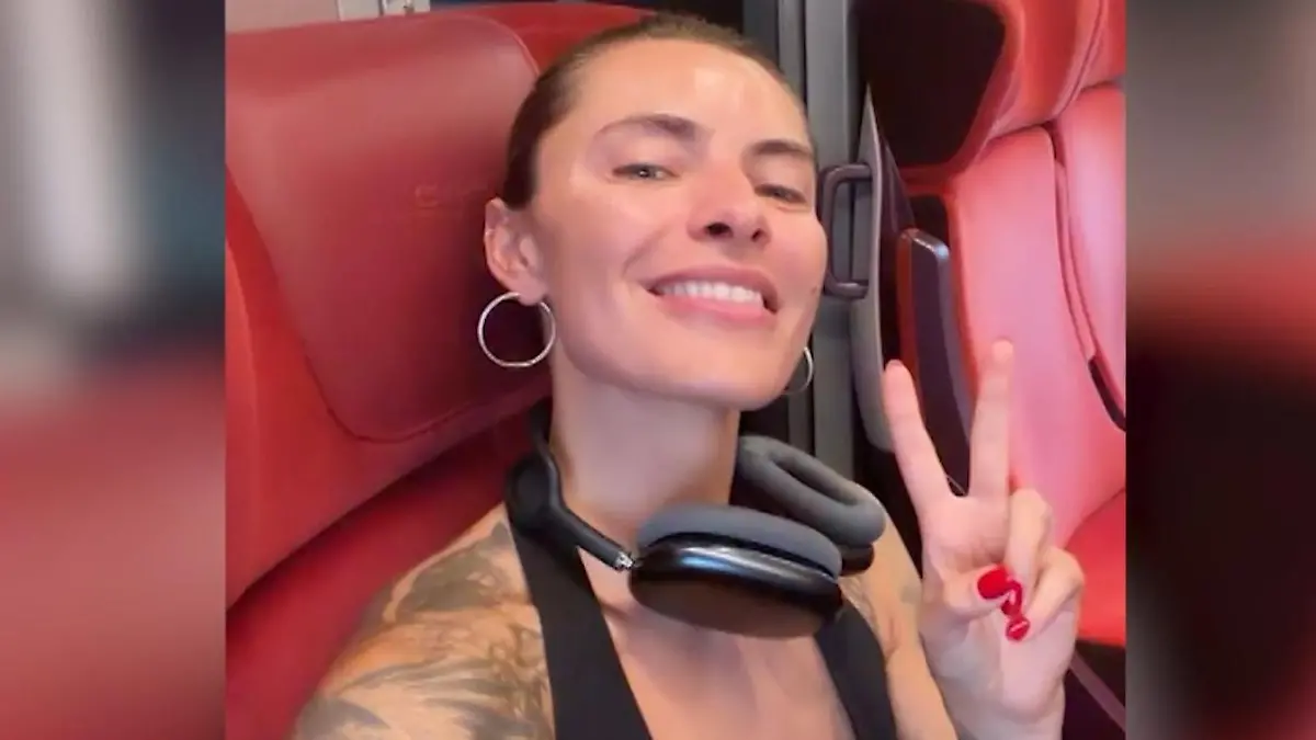 Nach Zverevs Sieg! Sophia Thomalla reist mit neuem Familienmitglied nach Paris Küsschen zum Grand-Slam-Titel