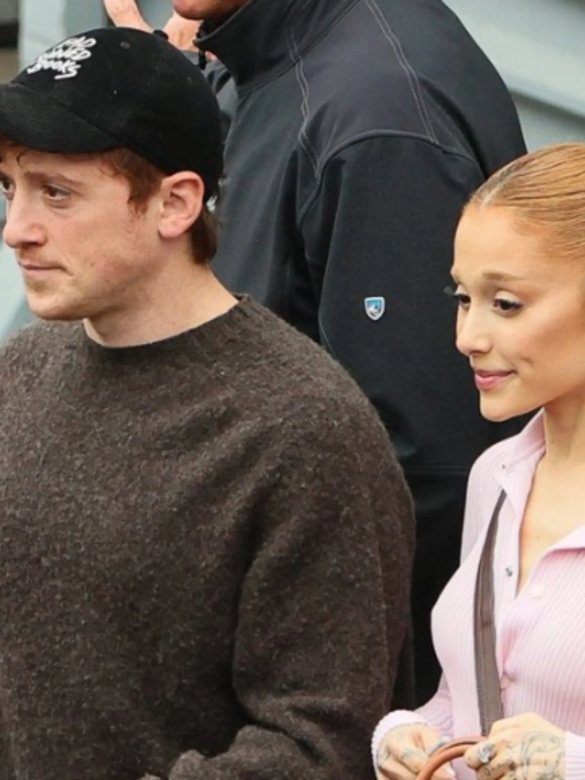 Bild zu: "Liebesaus bei Ariana Grande und Ethan Slater "