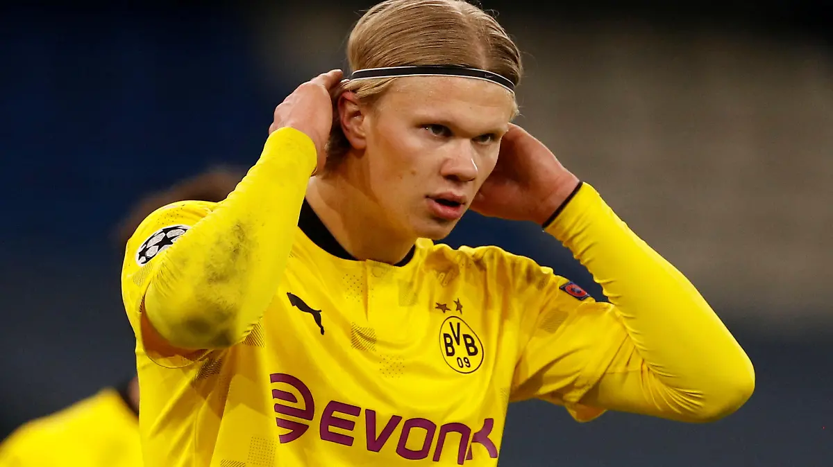 FILE PHOTO: Soccer Football - Borussia Dortmund's Erling Haaland during the Champions League quarter-final first leg against Manchester City at the Etihad Stadium, Manchester, Britain - April 6, 2021 REUTERS/Phil Noble/File Photo