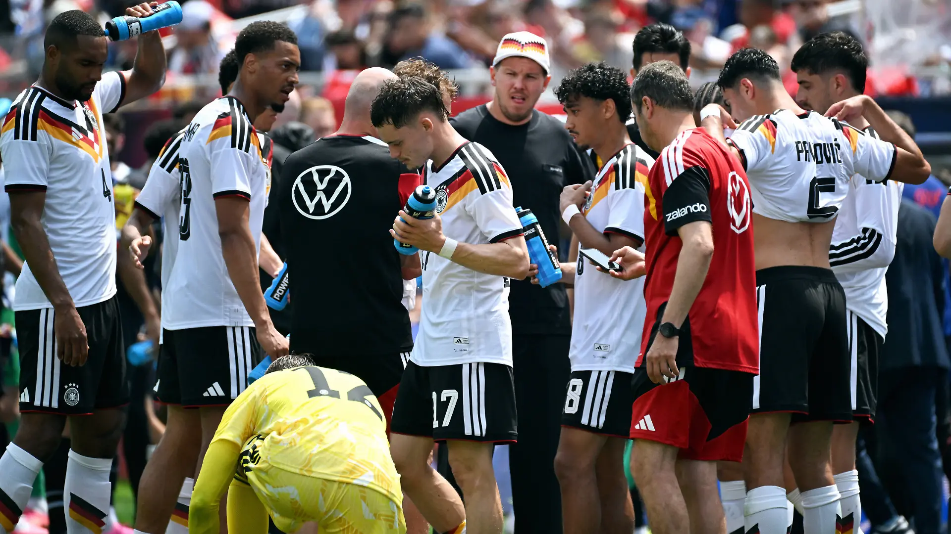 Fussball, Länderspiel, Herren, Freundschaftsspiel zur Fussball WM 2026, Soldier Field, Chicago: USA - Deutschland 1:2 Trinkpause Deutschland. Feature, Symbol, Symbolbild.