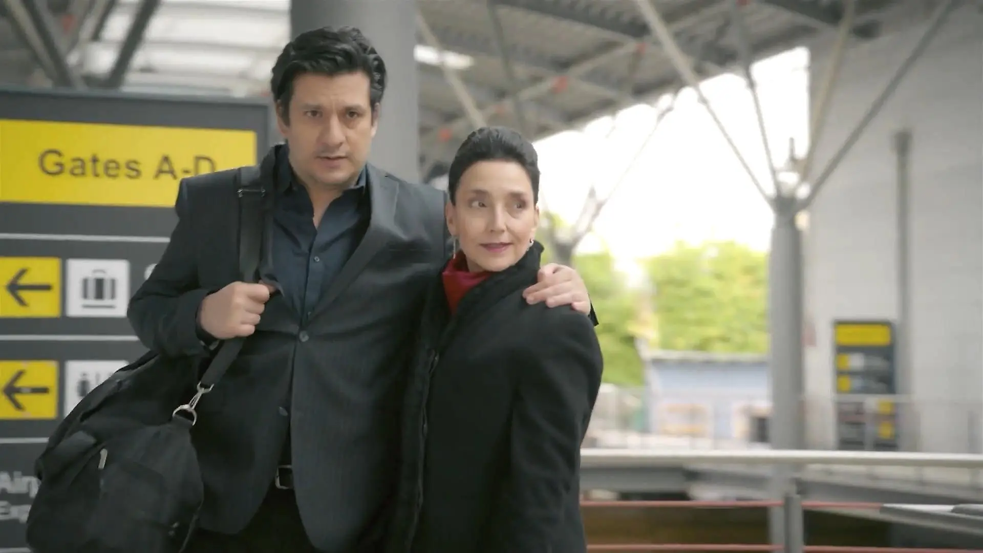 Simone nimmt Maximilian am Flughafen in Empfang AWZ-Folge vom 16.06.26 auf RTL+