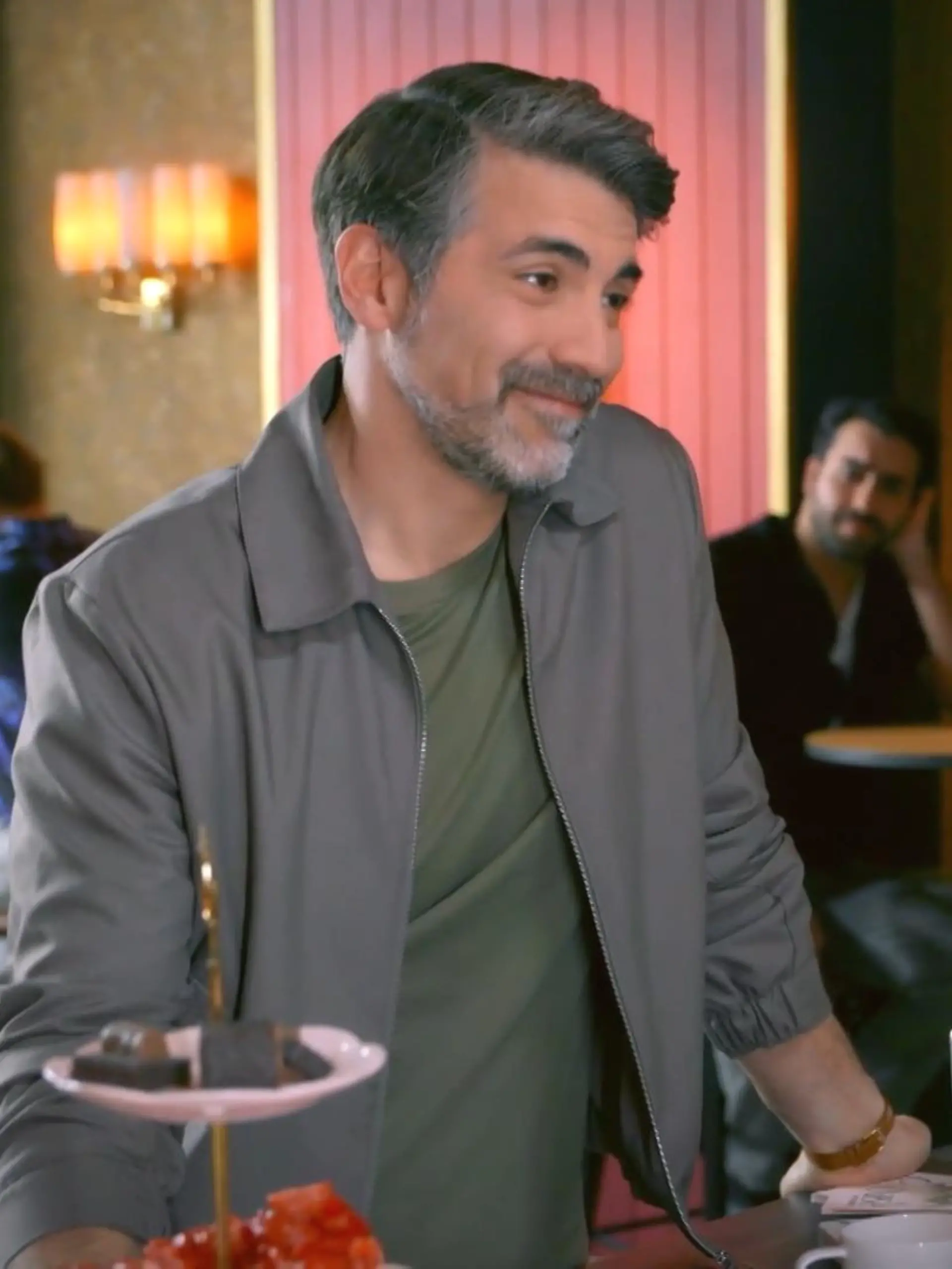 Unter uns: Ferhat schäkert mit Anna