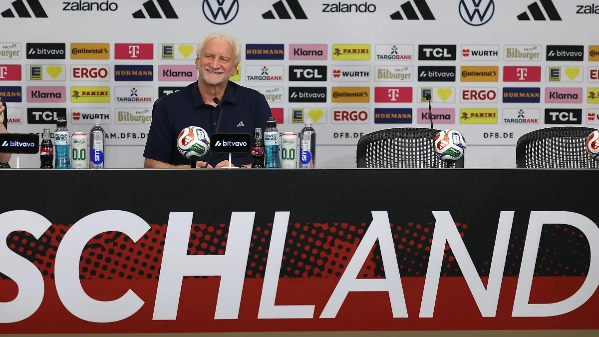 Rudi Völlers Meinung ist zu praktisch allen WM-Themen gefragt.