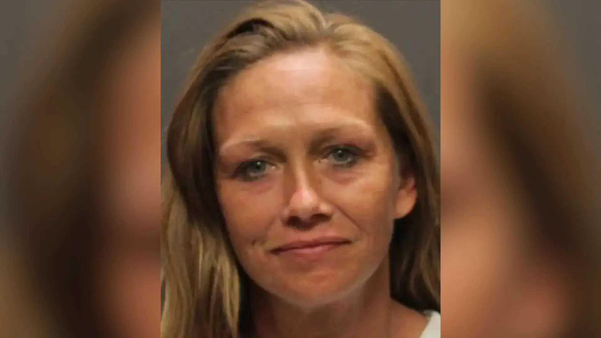 Coral Michelle Smith wird von der Polizei in Tucson wegen Entführung und schwerer Körperverletztung gesucht. 