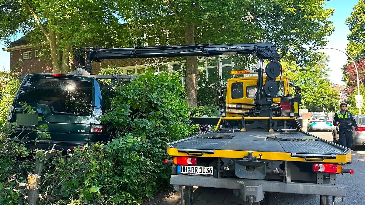 Mehrere Kinder vor Schule in Hamburg von Auto erfasst
