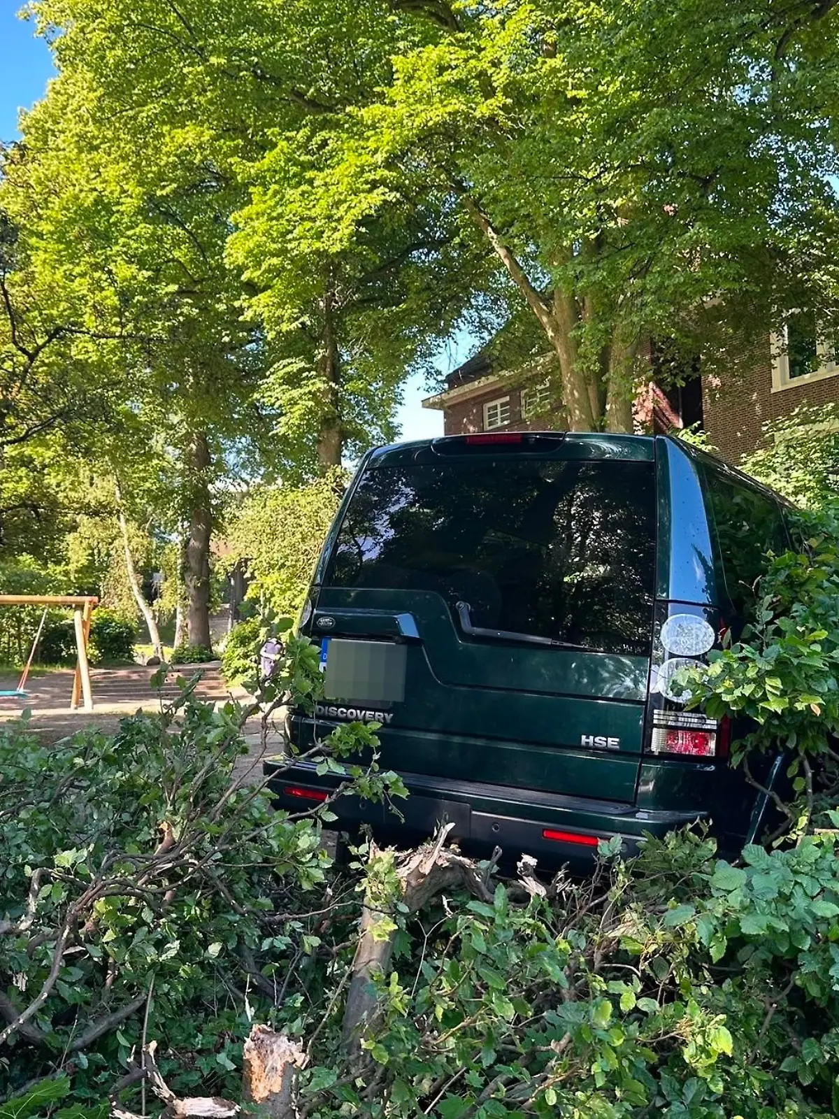 Bild zu: "Rentnerin überfährt mehrere Kinder vor Schule in Hamburg"