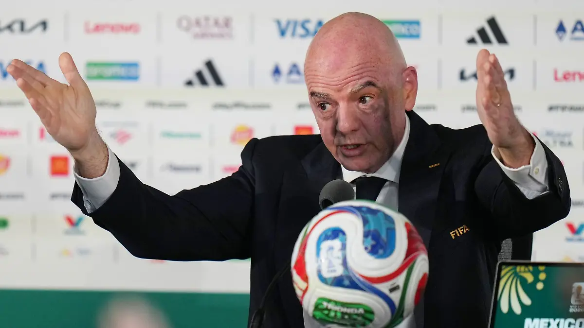 gianni-infantino-spricht-in-mexiko-stadt-vor-medien.webp