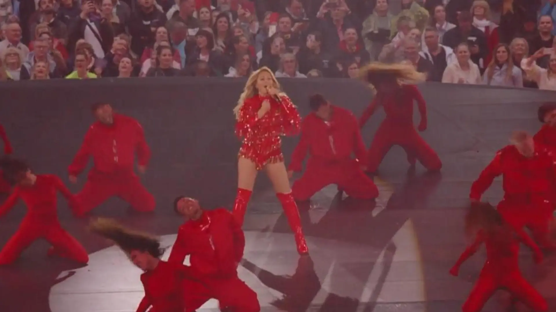 Helene Fischer schwebt ins Stadion! So GIGANTISCH läuft ihre Mega-Show Sängerin startet Tour