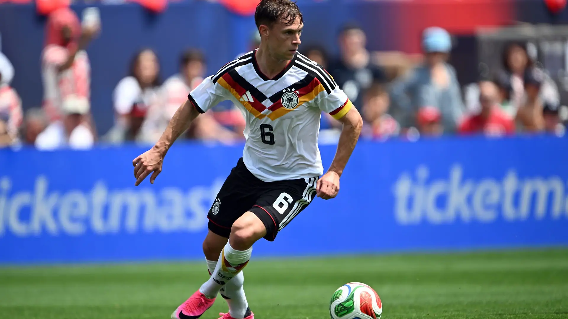 Das deutsche Auftaktspiel mit Joshua Kimmich gegen Curaçao wird von einem Schiedsrichter aus Marokko geleitet. (Archivbild)
