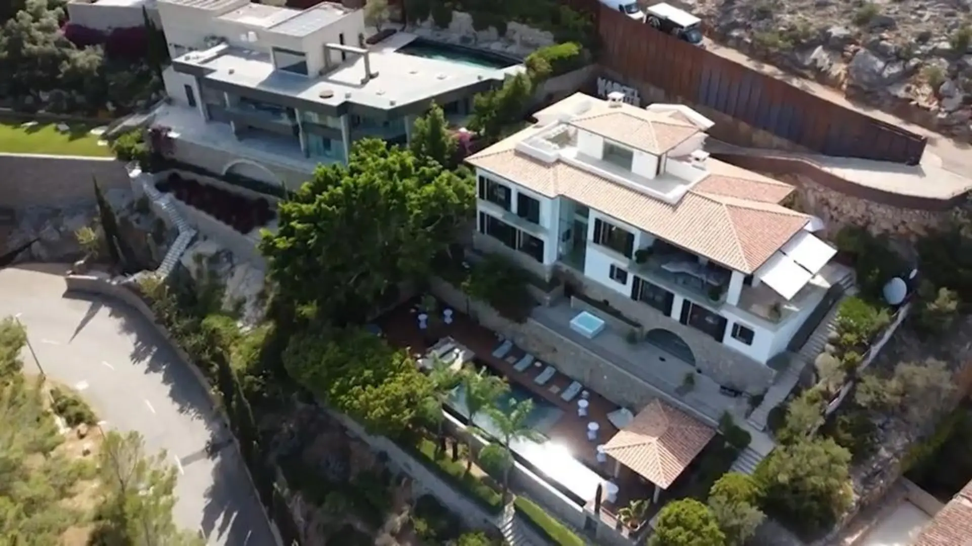 Marvel Remus feiert neues Zuhause mit Inselprominenz Villa Luxusimmobilienmakler