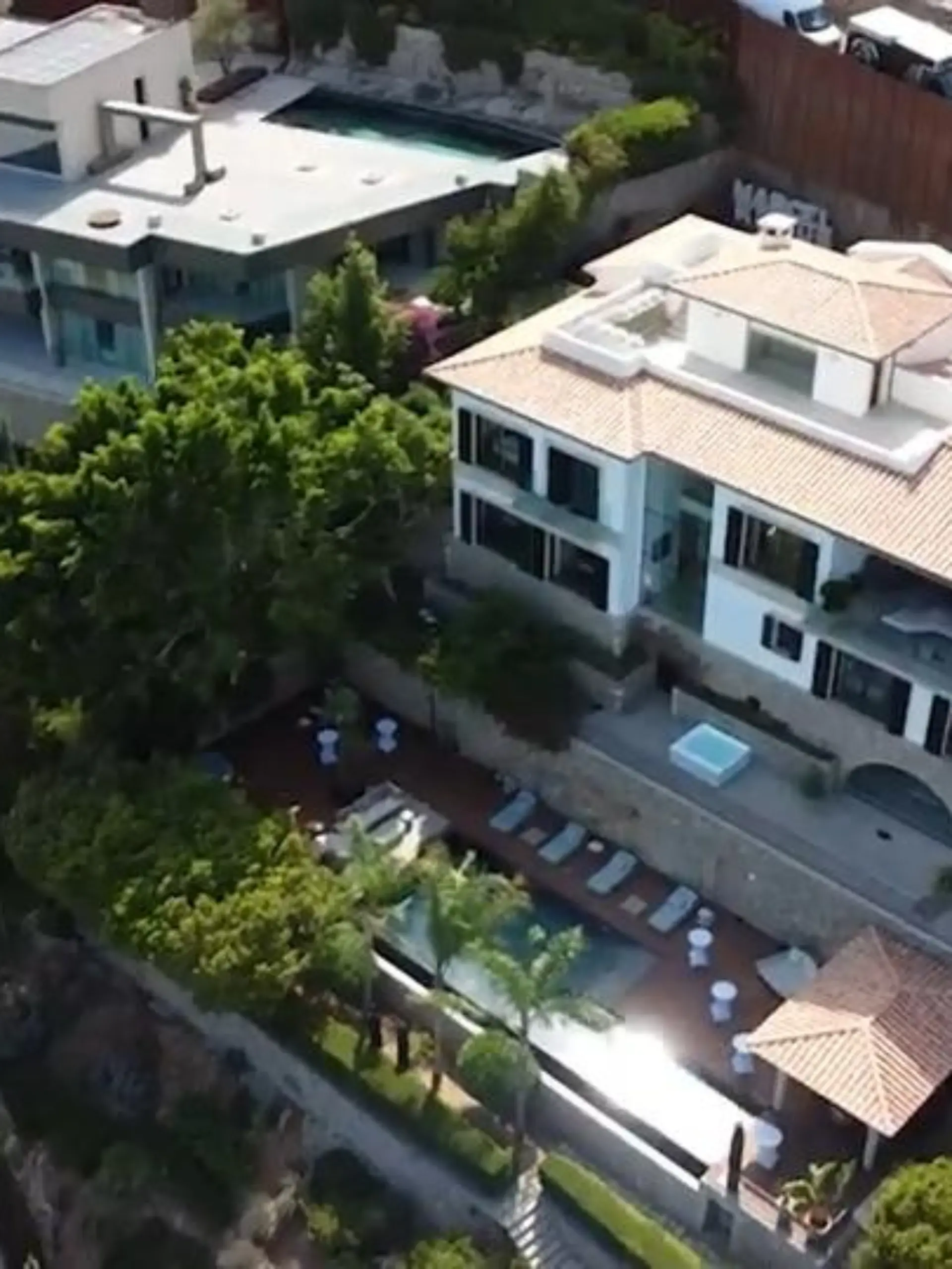 Bild zu: "Marvel Remus feiert neues Zuhause mit Inselprominenz"