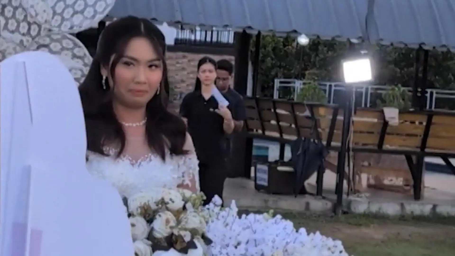 Braut weint vor dem Altar – der Grund ist bittersüß! Überraschung am Hochzeitstag