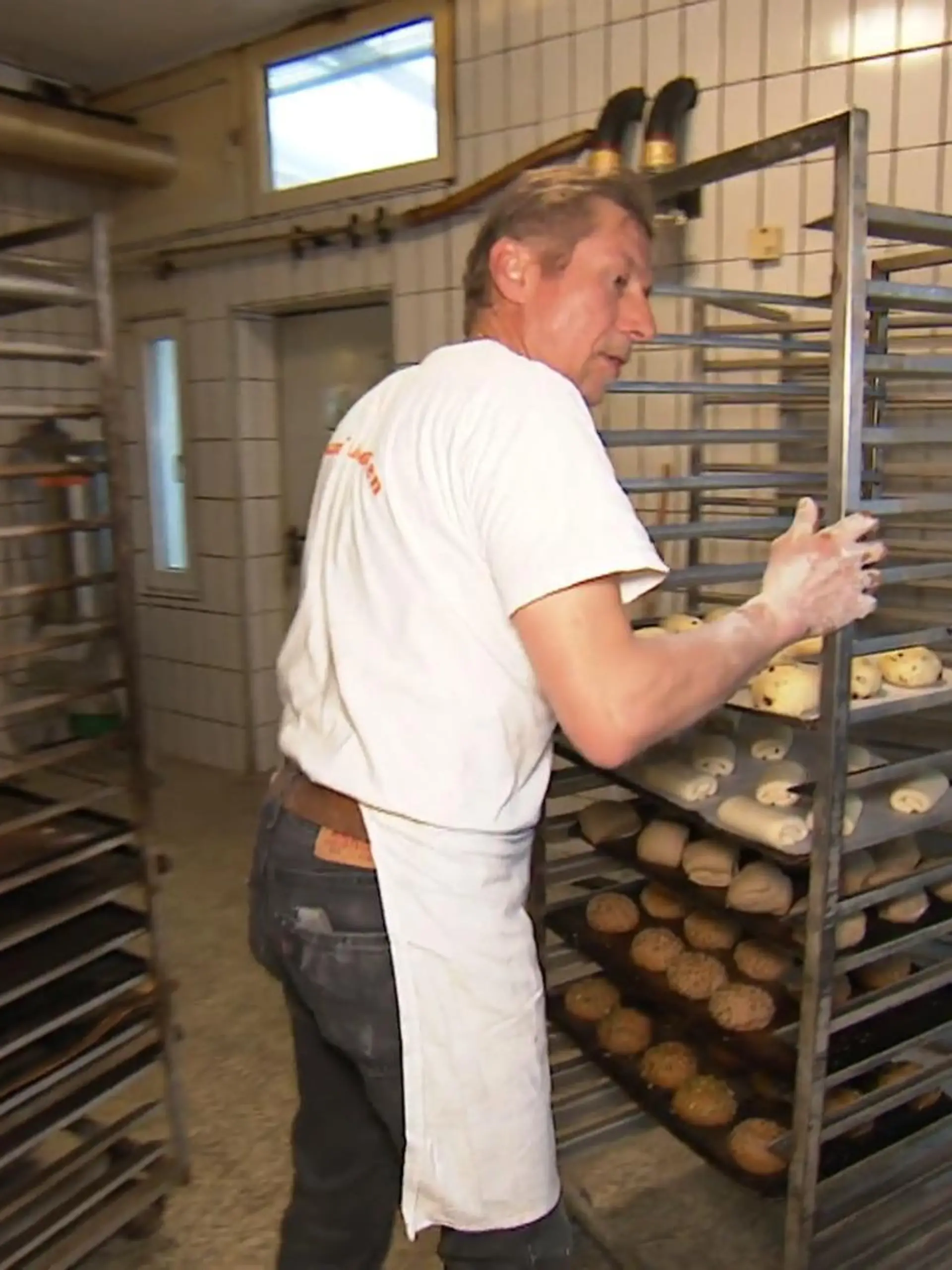 Bild zu: "Bäcker schmeißt Laden allein"